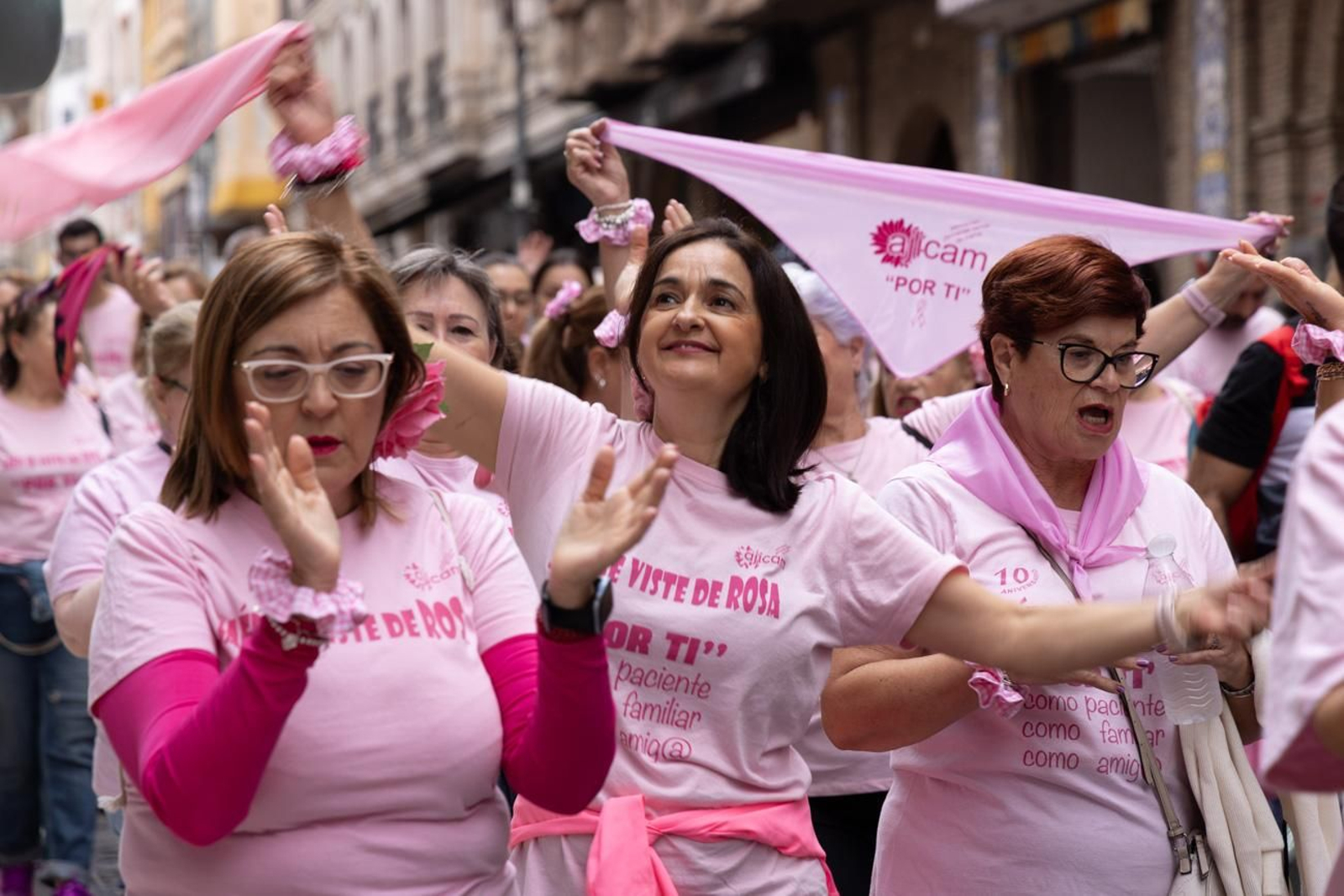 Jaén se viste de rosa con una marcha reivindicativa contra el cáncer de mama