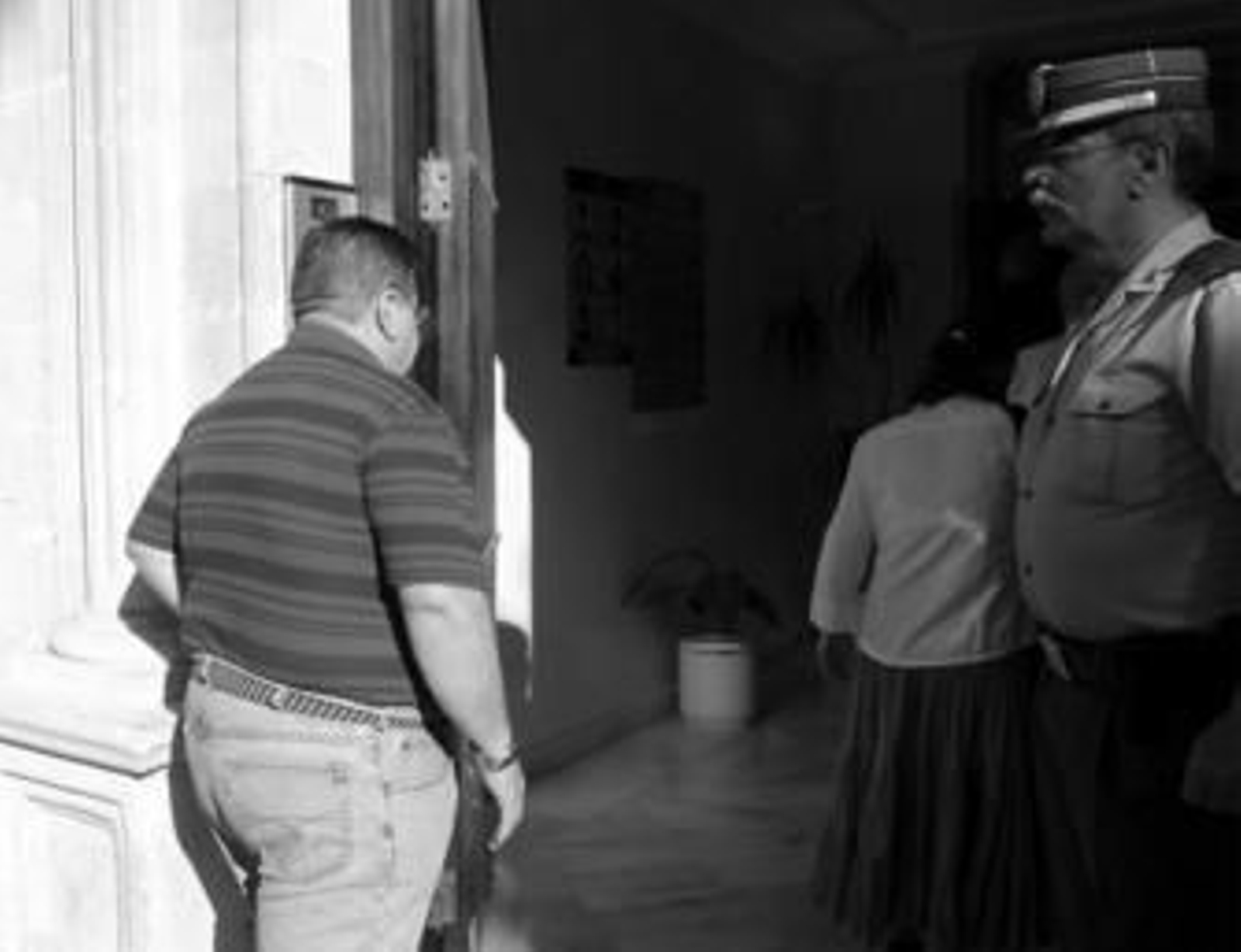 José Manuel Trillo accede ayer a primera hora de la mañana al edificio judicial de la Audiencia.