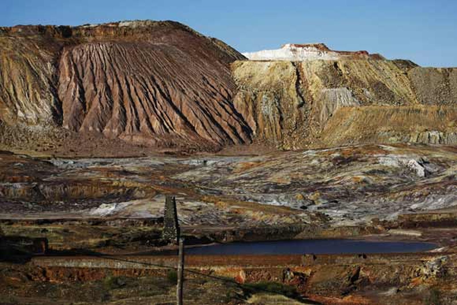 La Cuenca Minera de Huelva espera la recuperación de la explotación de Riotinto para que se le devuelva el esplendor a una comarca azotada por el paro

Foto: Fito Carreto