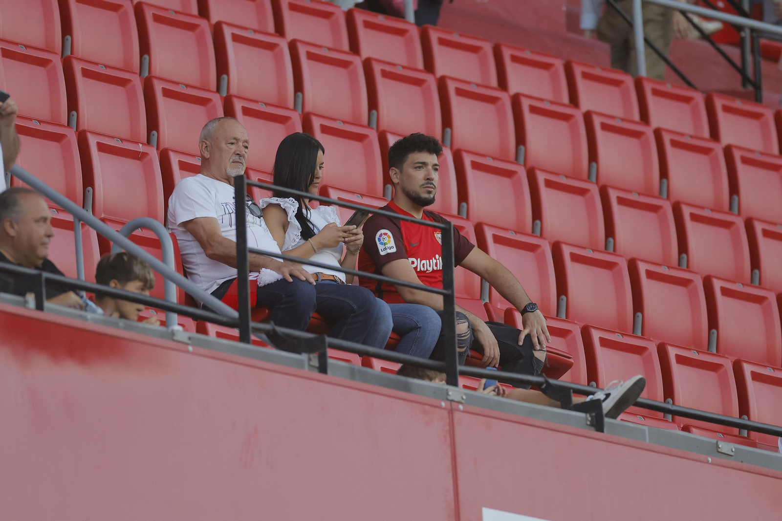 Búscate en las fotos del Sevilla-Girona