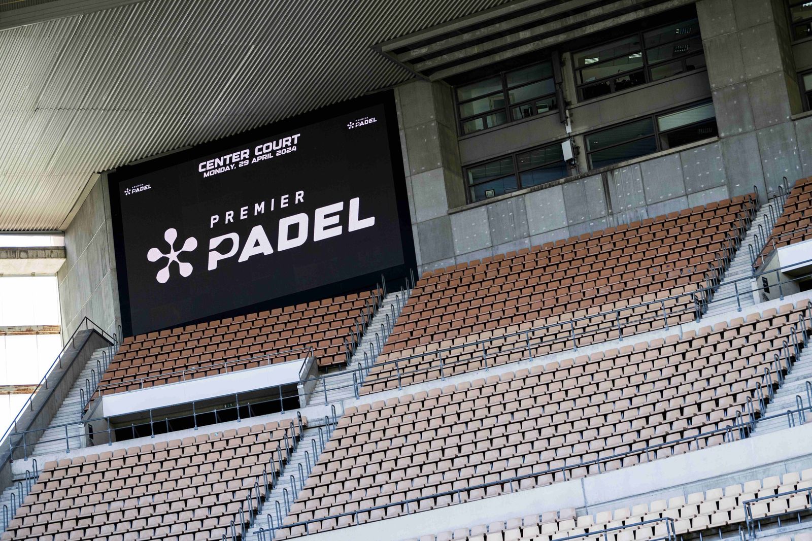 Así es la adaptación del Estadio de la Cartuja para el Premier Padel Andalucía Sevilla P2