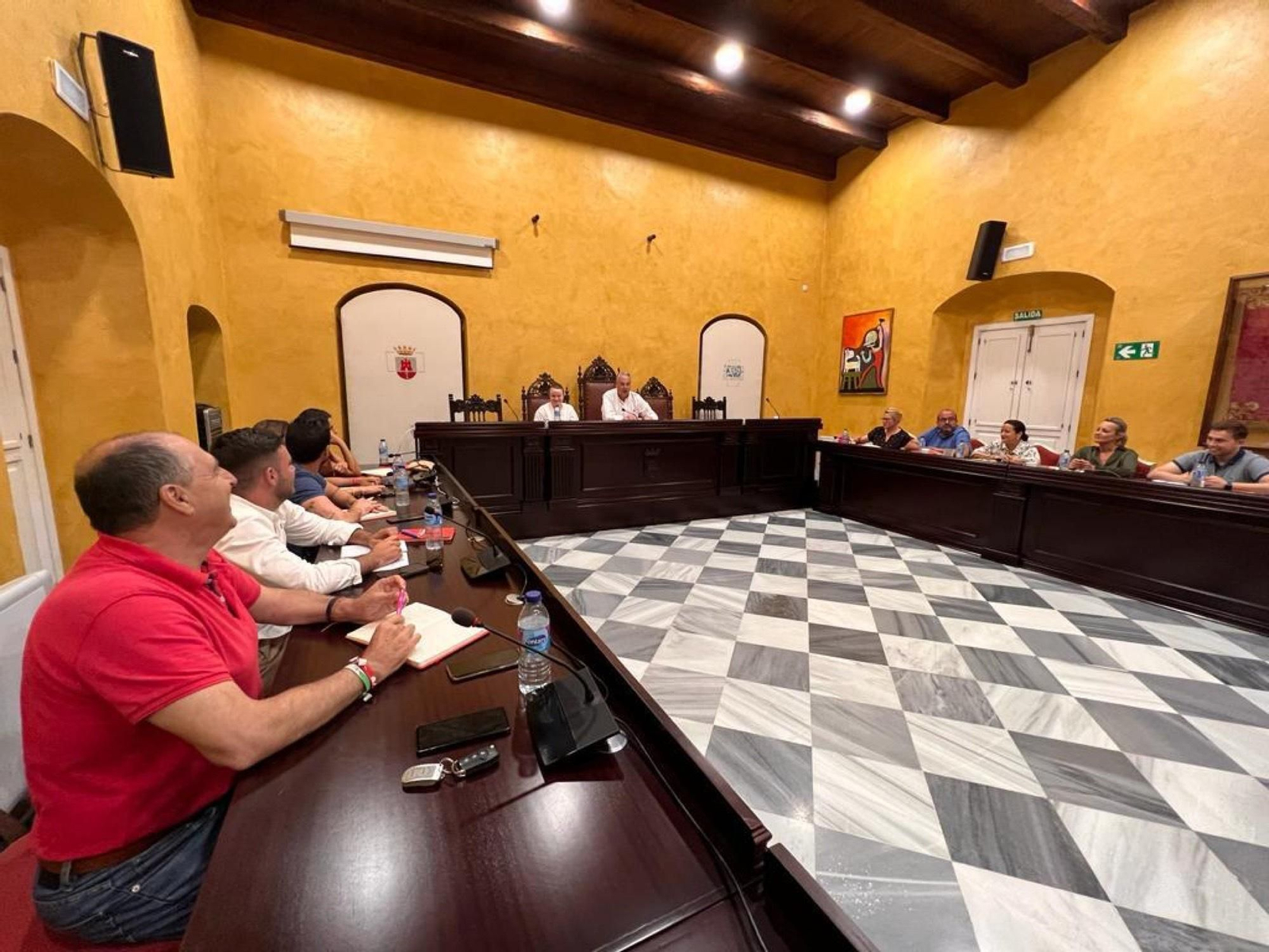 La primera reunión del equipo de gobierno de San Roque.