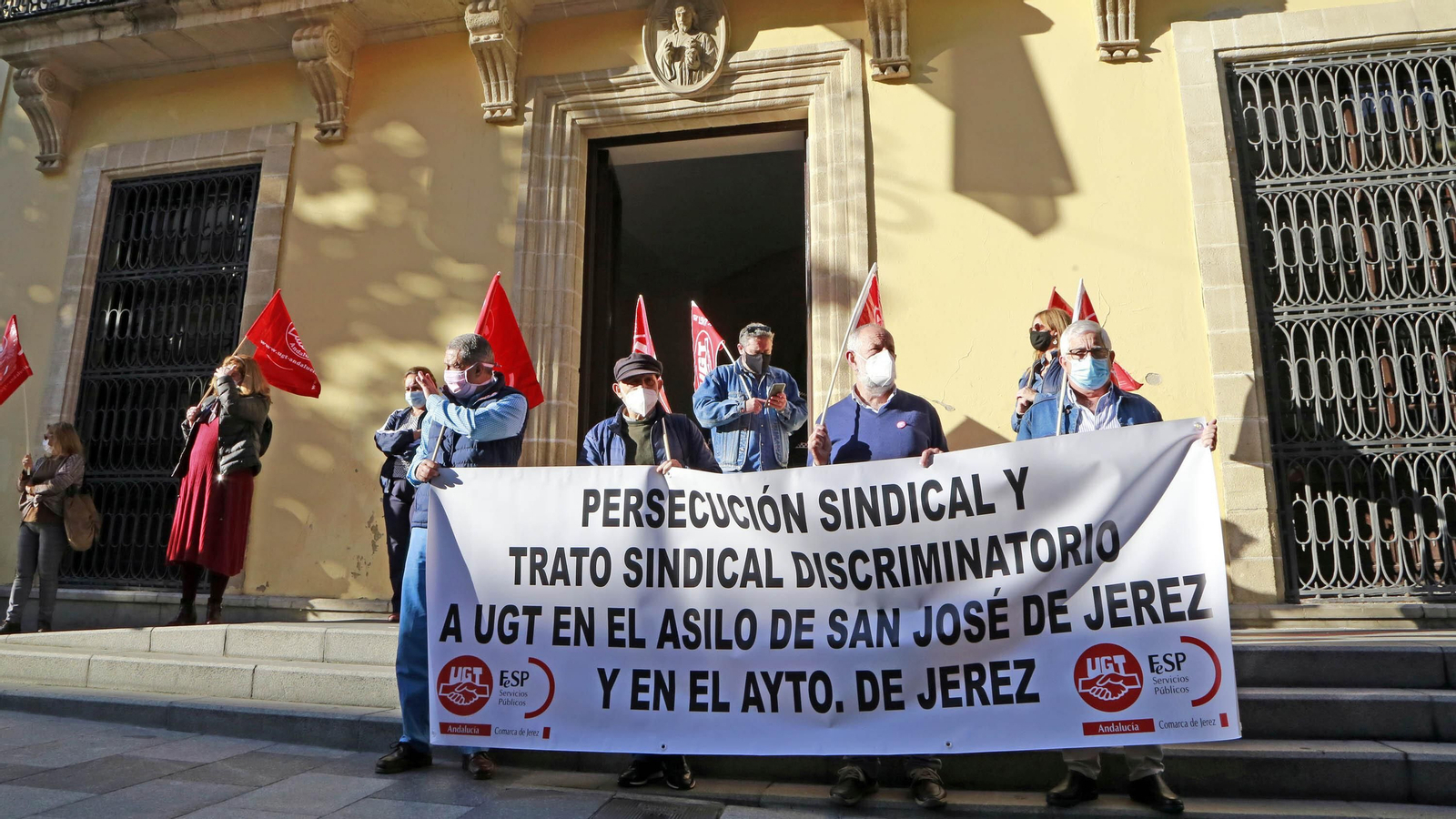 Concentración de UGT esta mañana delante del Ayuntamiento.