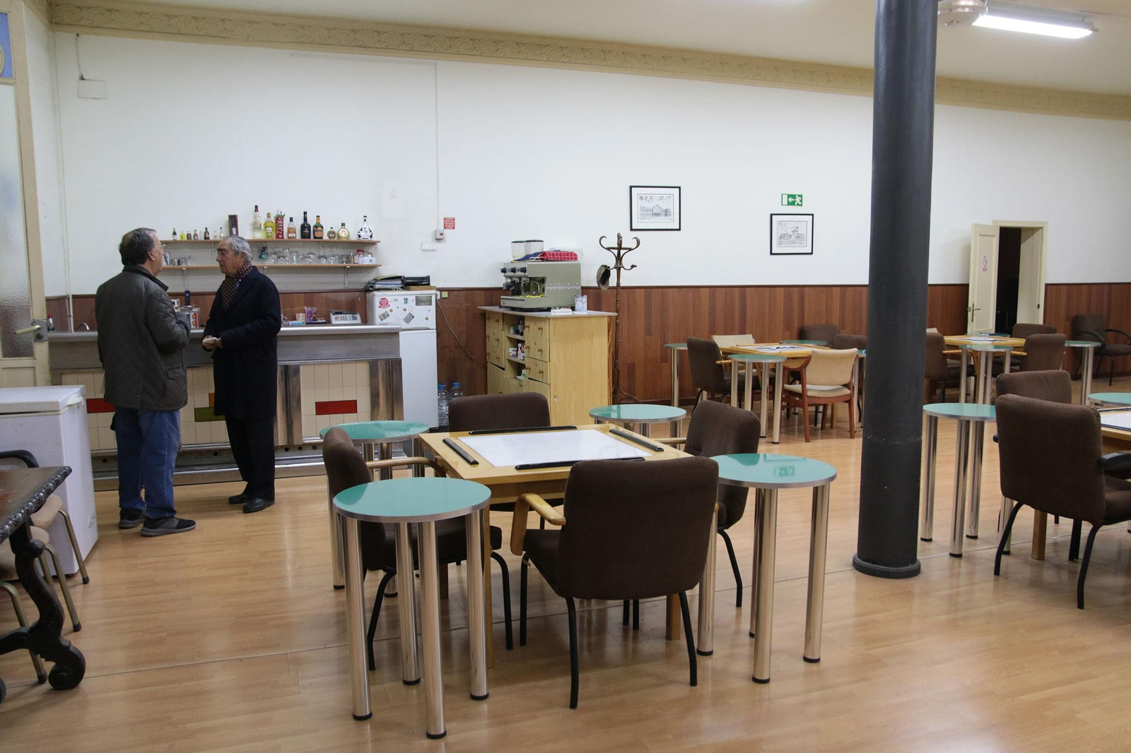 Así de espectaculares son los salones del Círculo Mercantil de Almería