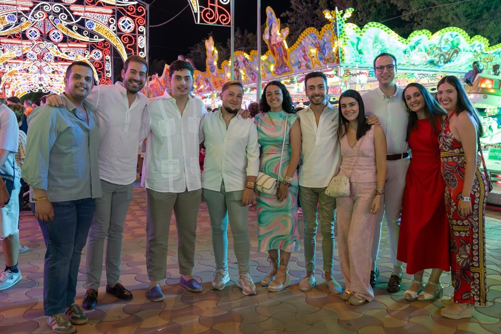 Pasacalles inaugural, fuegos artificiales e iluminación de la portada de feria y del recinto ferial de la Feria de San Bartolomé en Martos