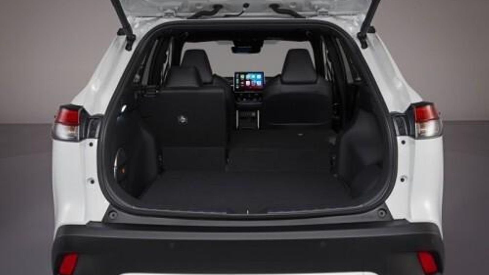 Toyota no ha aportado aún datos sobre el volumen del maletero. Debería estar, al menos, bien por encima de los 450 litros para ser competitivo.