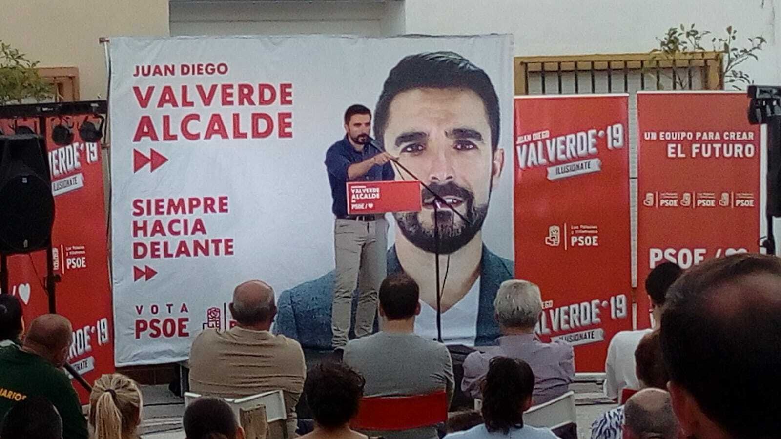 Un acto de campaña de Juan Diego Valverde, secretario local del PSOE y candidato a la Alcaldía.