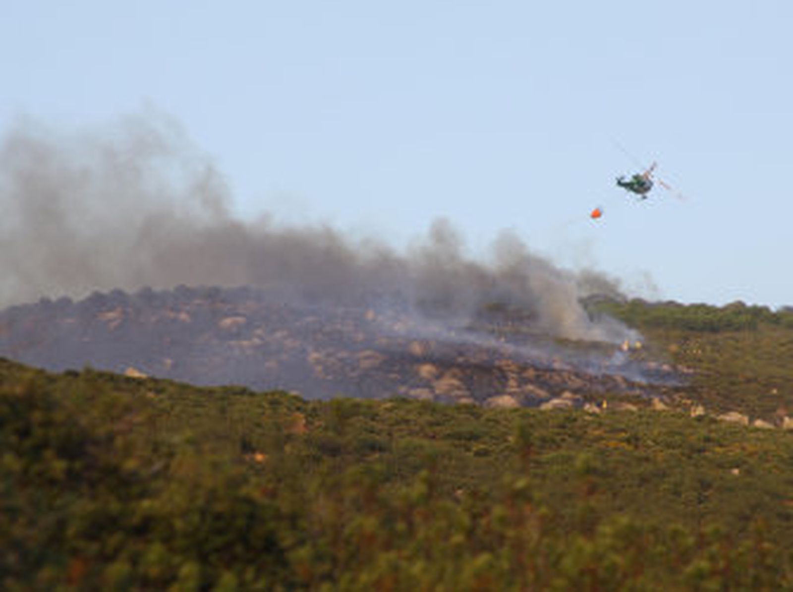 Estabilizado el incendio en Atlanterra tras quemar casi 300 hectáreas
