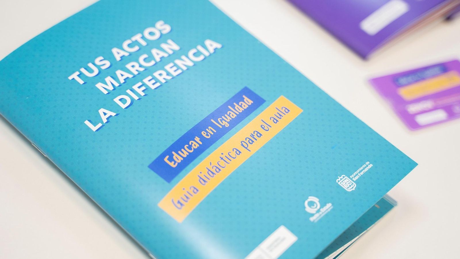 Ejemplares de la guía elaborada por la concejalía de la Mujer.