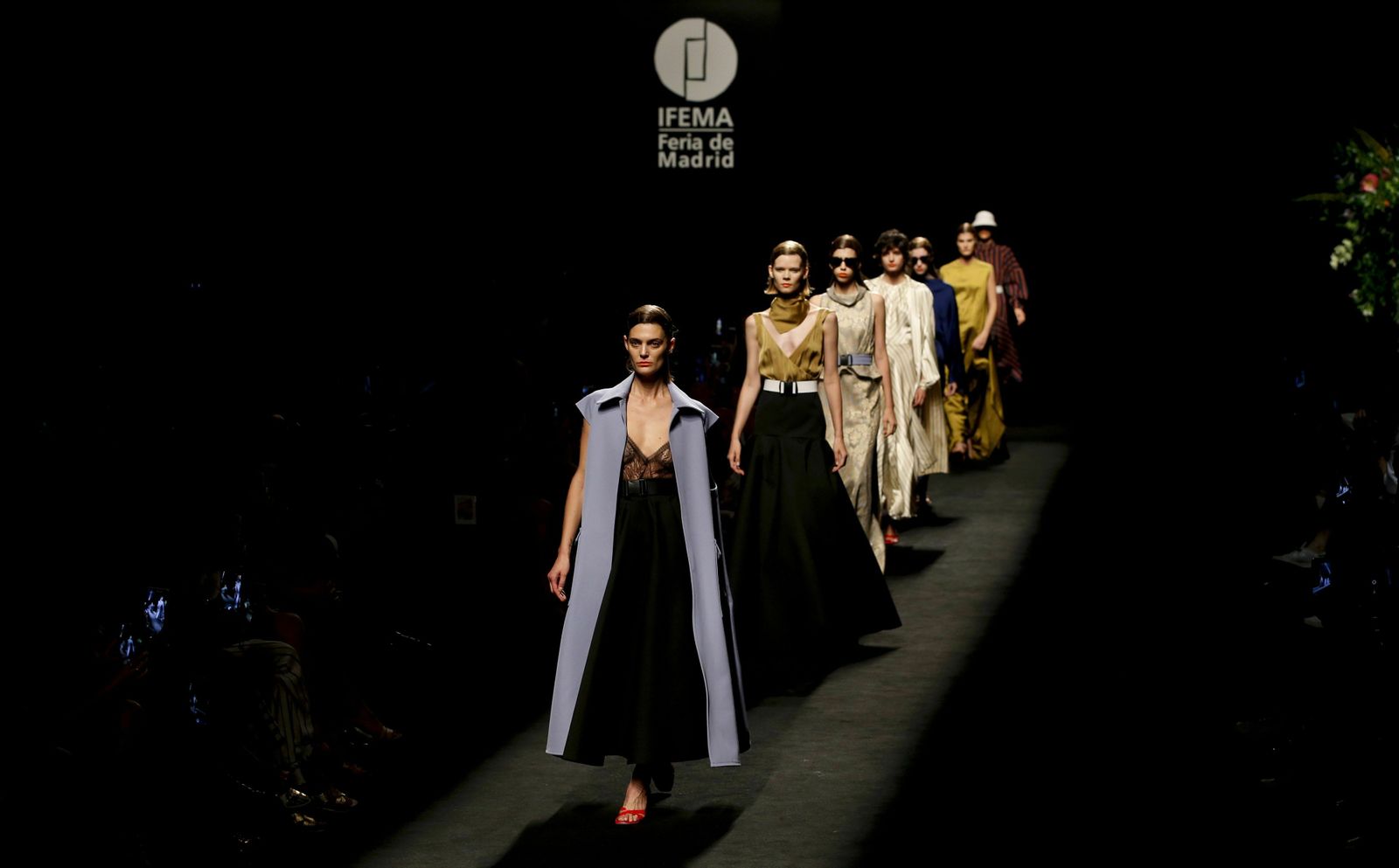 Modelos en el desfile de Juanjo Oliva.