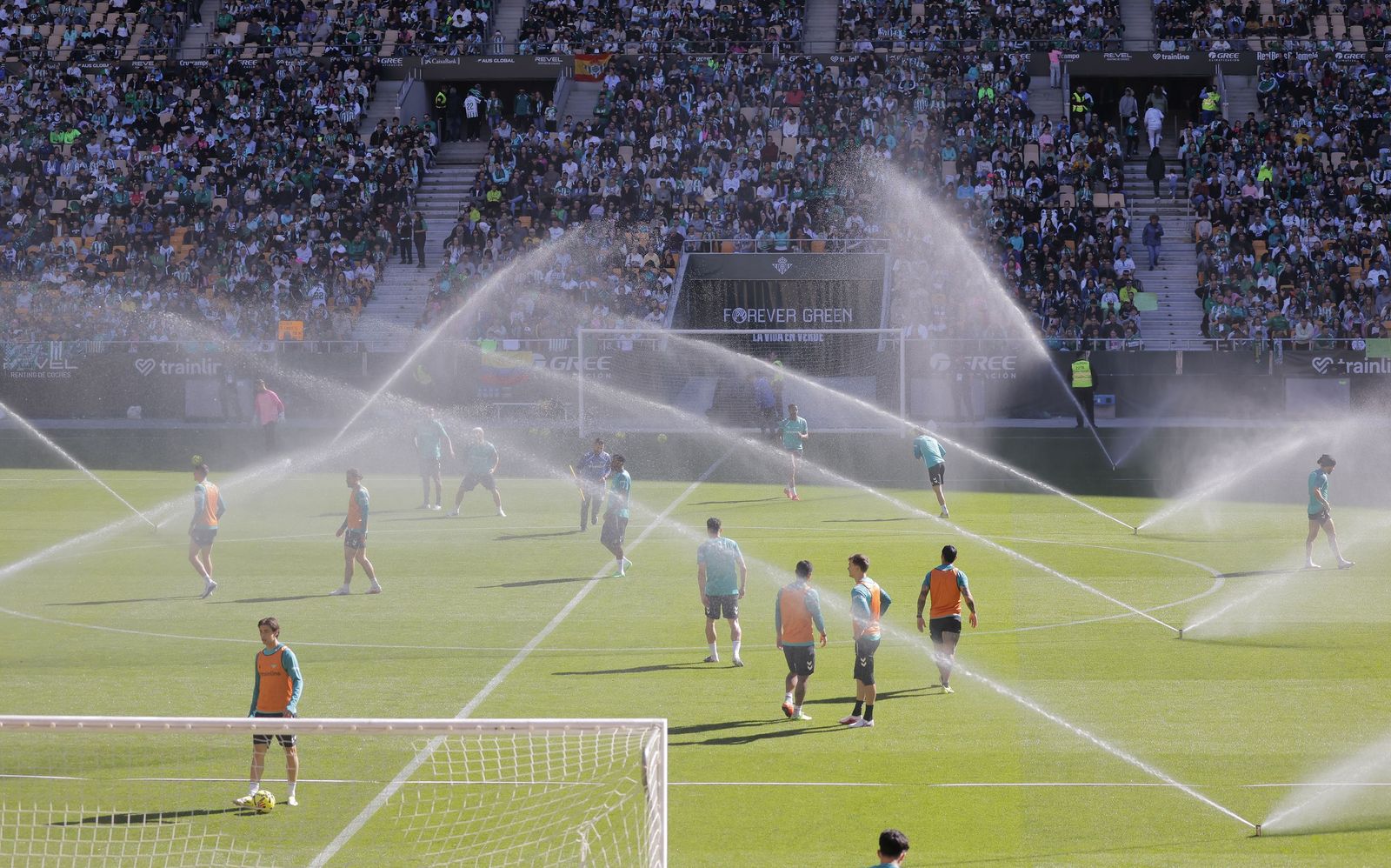 Las fotos del entrenamiento del Betis a puerta abierta
