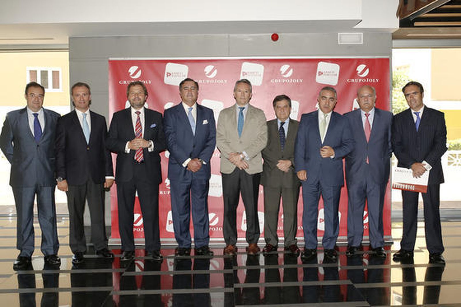 Tomás Valiente, Eduardo Pérez Lozano, Miguel Ángel Luna, José Ramón Estévez, José Joly, Marcos Urarte, Luis Marín, Alfonso Marín y Rafael Navas.  Foto: Julio González