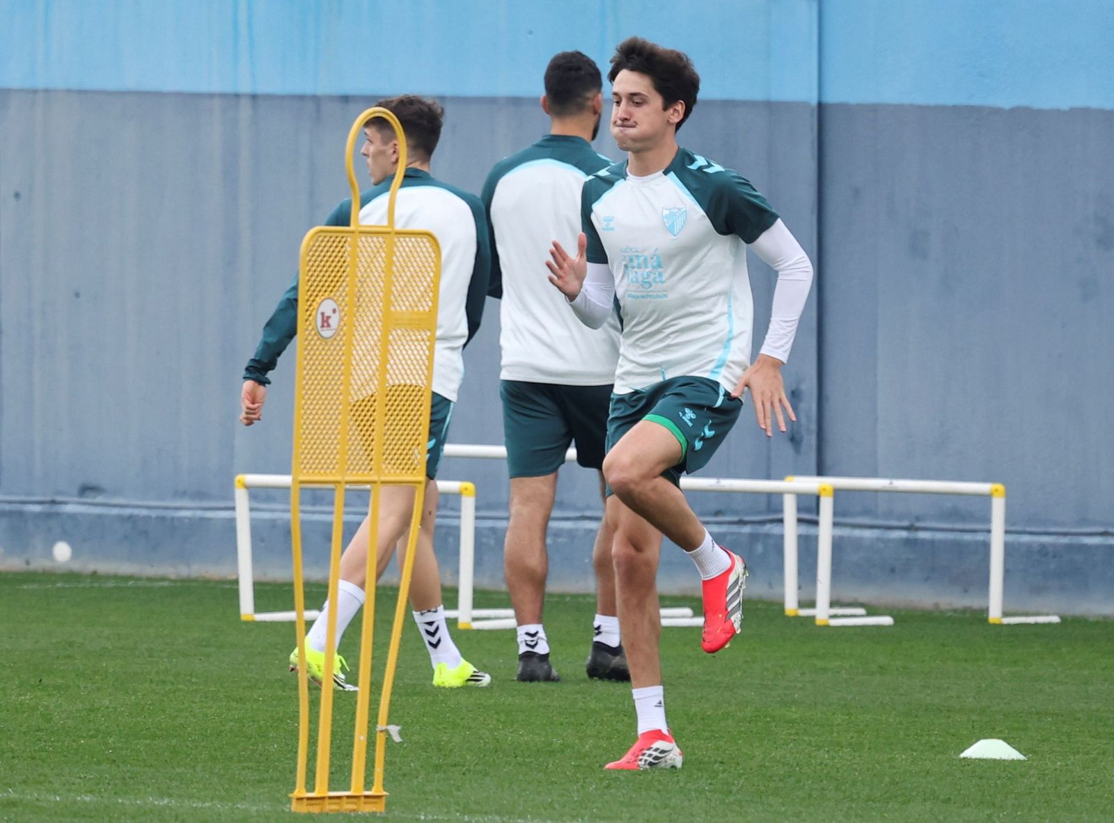 El Málaga CF vuelve al tajo sin Lobete en una semana eterna