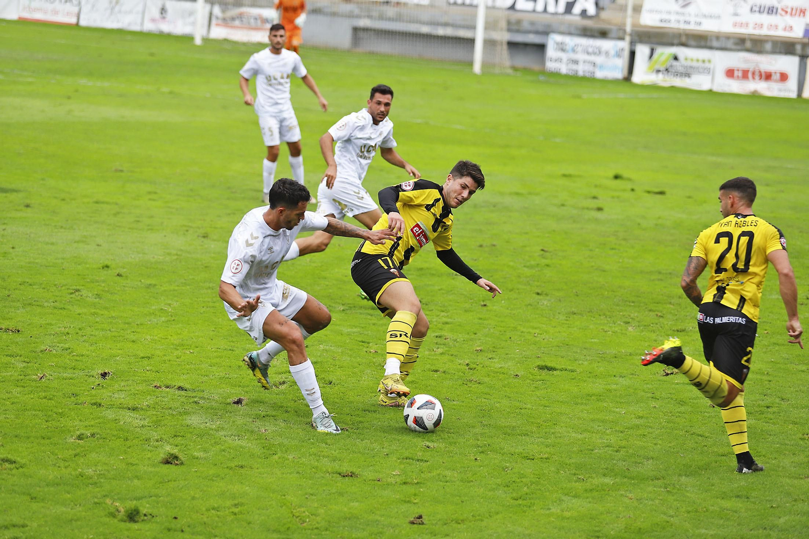 Imágenes del encuentro entre el San Roque de Lepe y UCAM Murcia