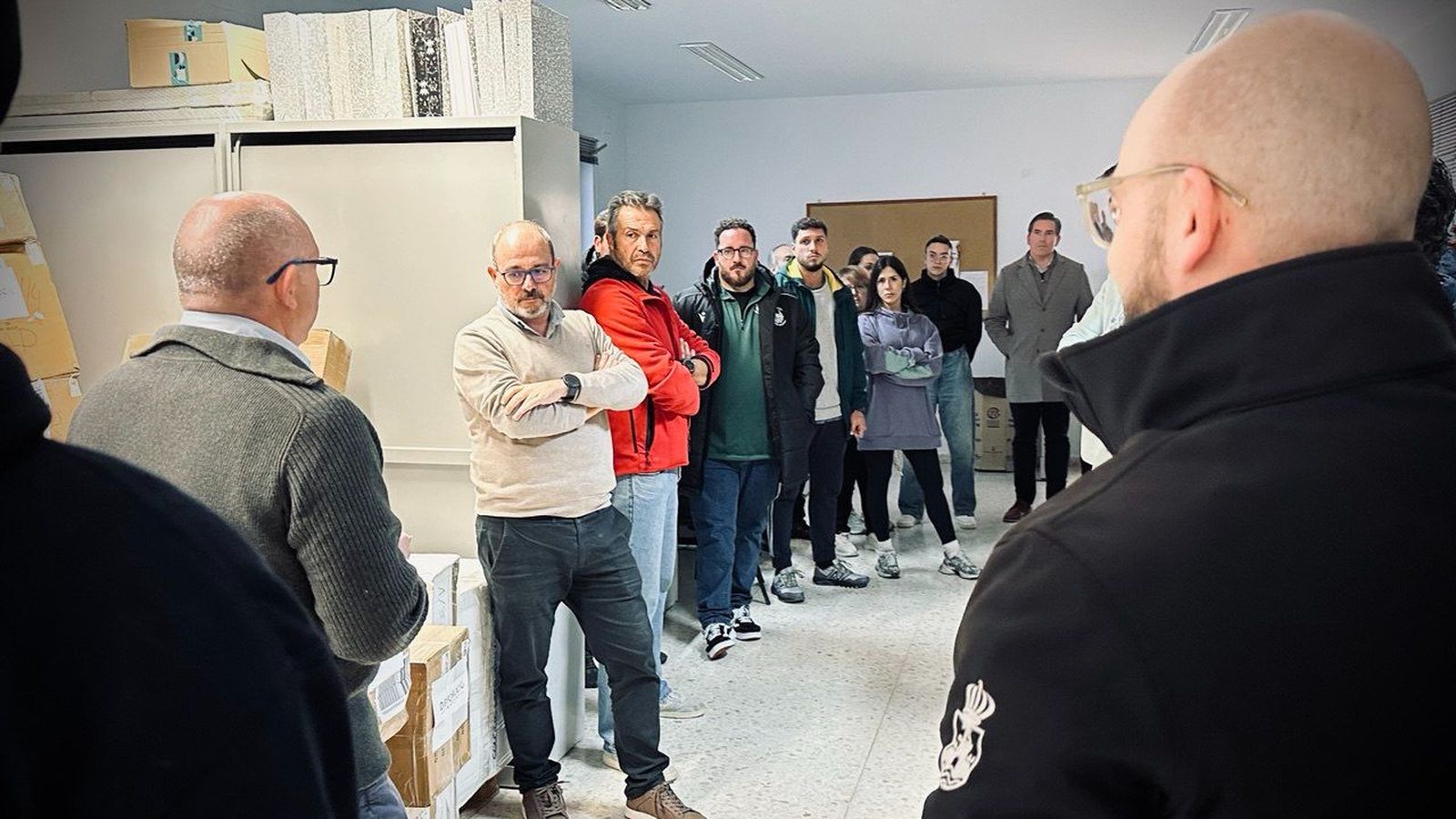 Una imagen del acto de entrega de material deportivo.