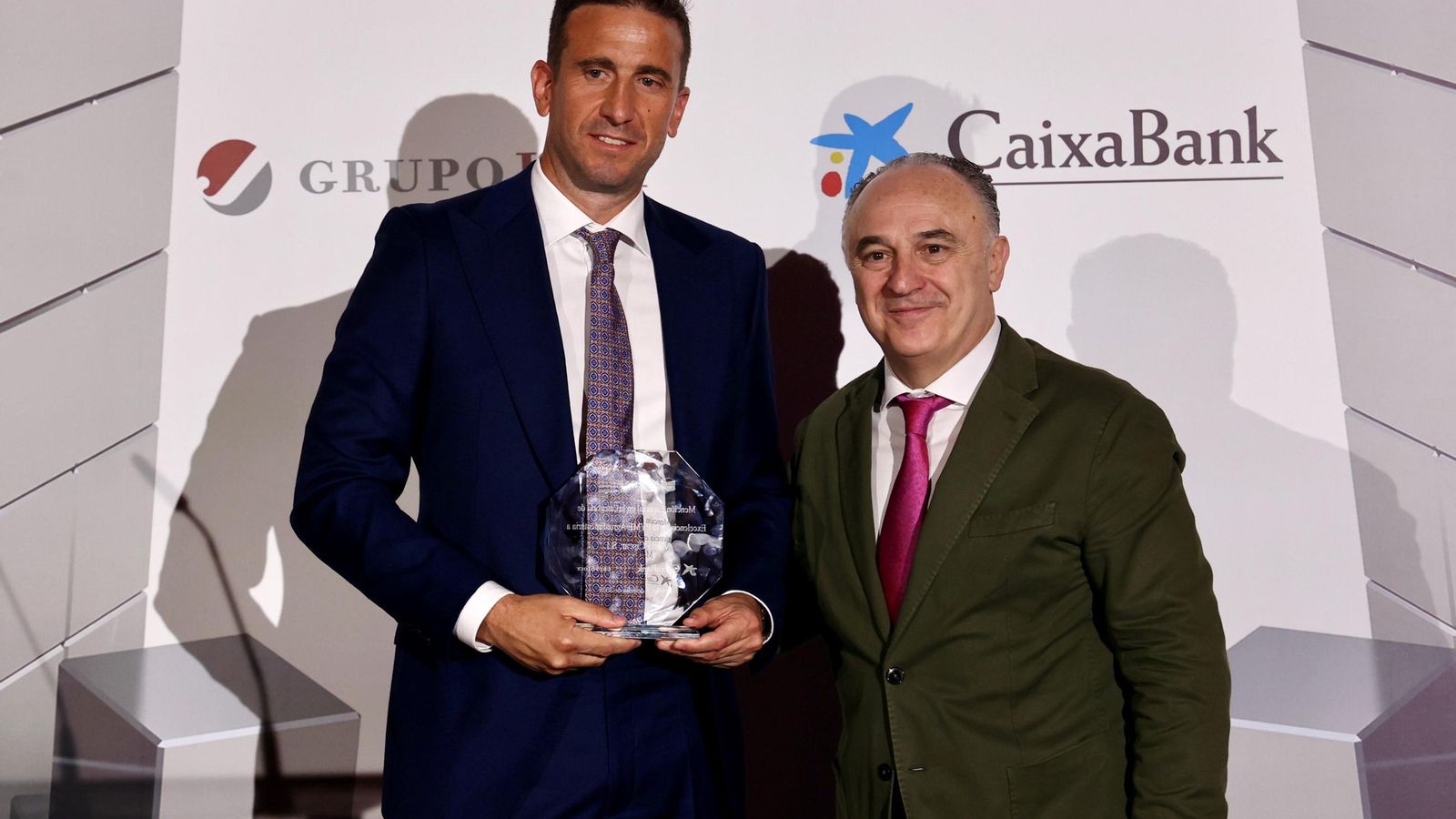 Carlos Masiá recoge el premio a la Mención Especial para Masiá Ciscar de la mano de Juan Ignacio Zafra Carlos Masiá recoge el premio a la Mención Especial para Masiá Ciscar de la mano de Juan Ignacio Zafra