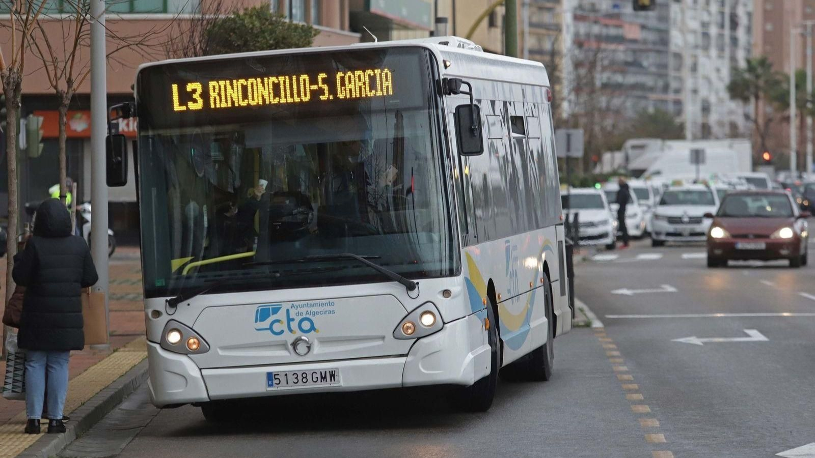 La línea 3 de autobús en Algeciras, entre El Rinconcillo y San García.