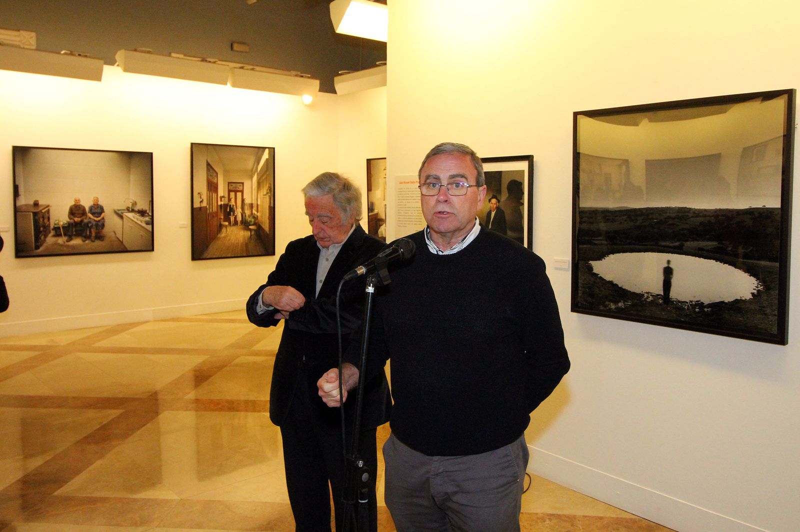 Imágenes de la inauguración de dos exposiciones de Latitudes: 'Cespedosa', de Castro Prieto, y 'Untitled', de Teun Hocks