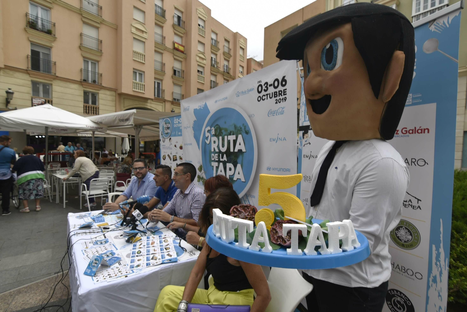 La mascota de la Ruta de la Tapa, en la presentación de esta edición