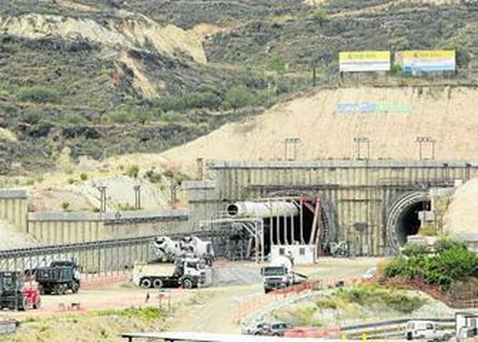 Panorámica de las obras -ya finalizadas- de uno de los tramos del Corredor Mediterráneo completado.
