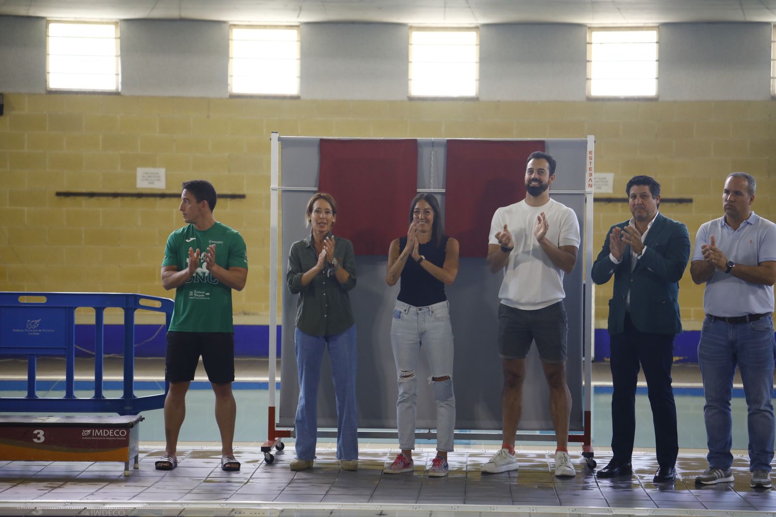 El homenaje de Córdoba a los nadadores Rafa Muñoz y Belén Domenech, en imágenes