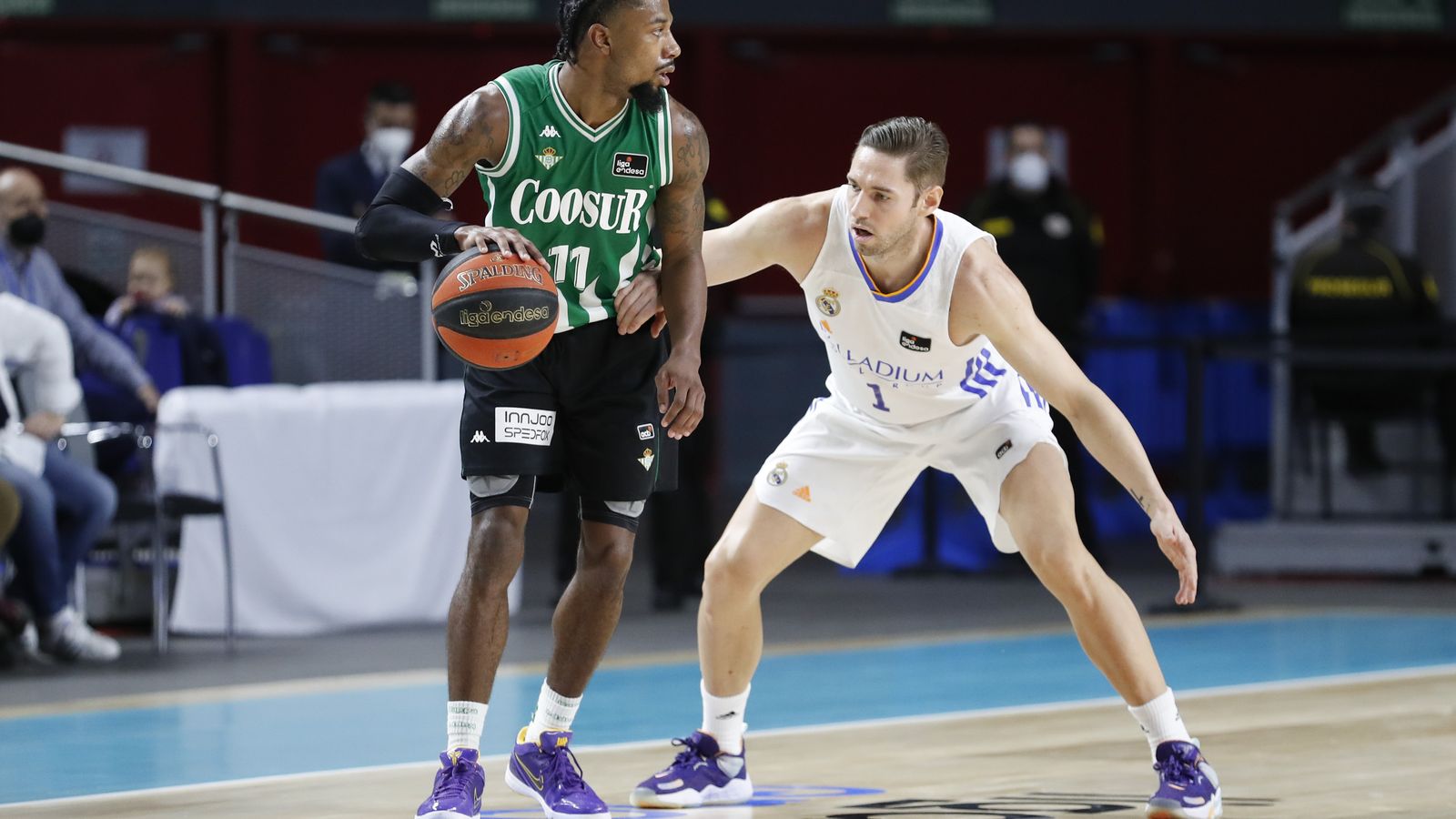 Causeur defiende a Evans.