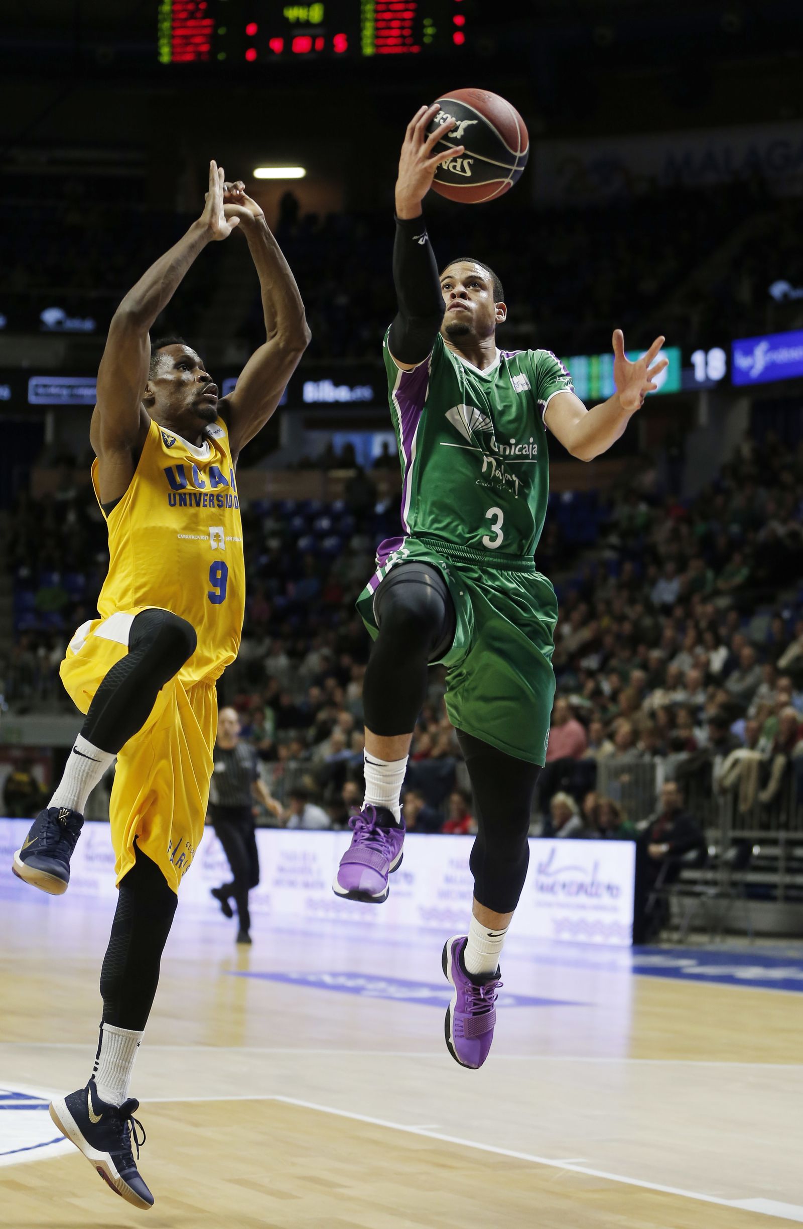 McCallum entra a canasta.