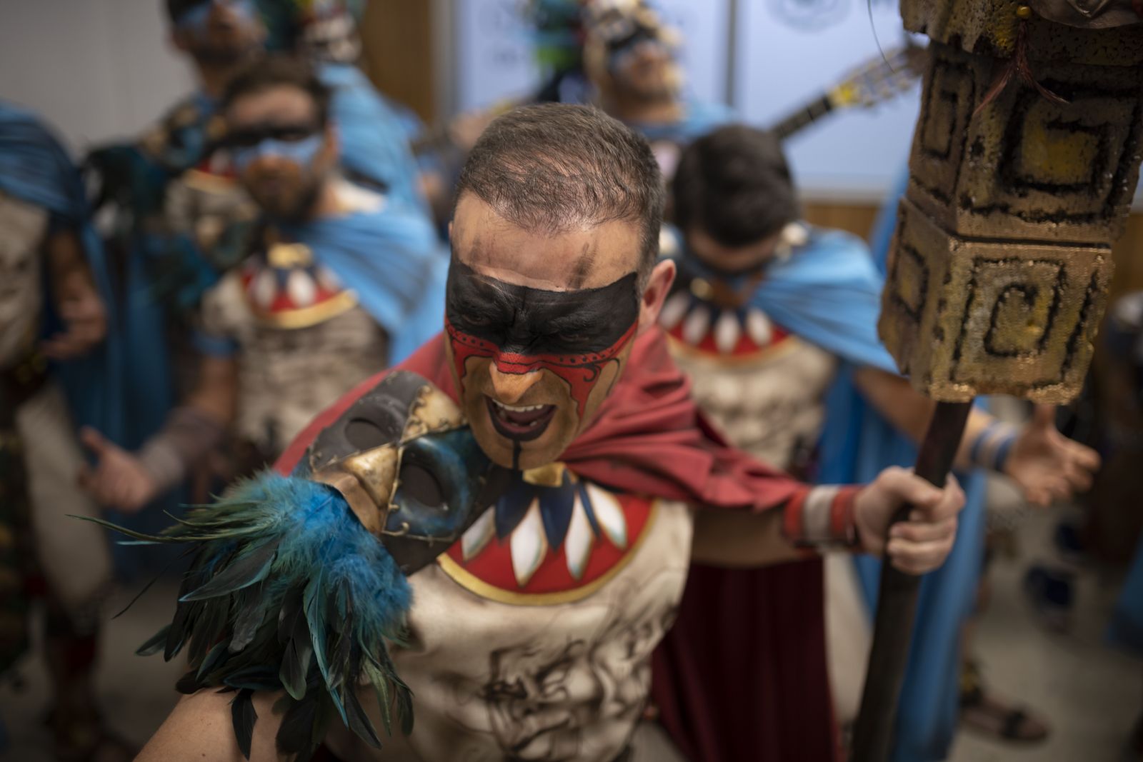 Imágenes de la actuación de la comparsa de Bollullos "El sacrificio" en el Carnaval Colombino