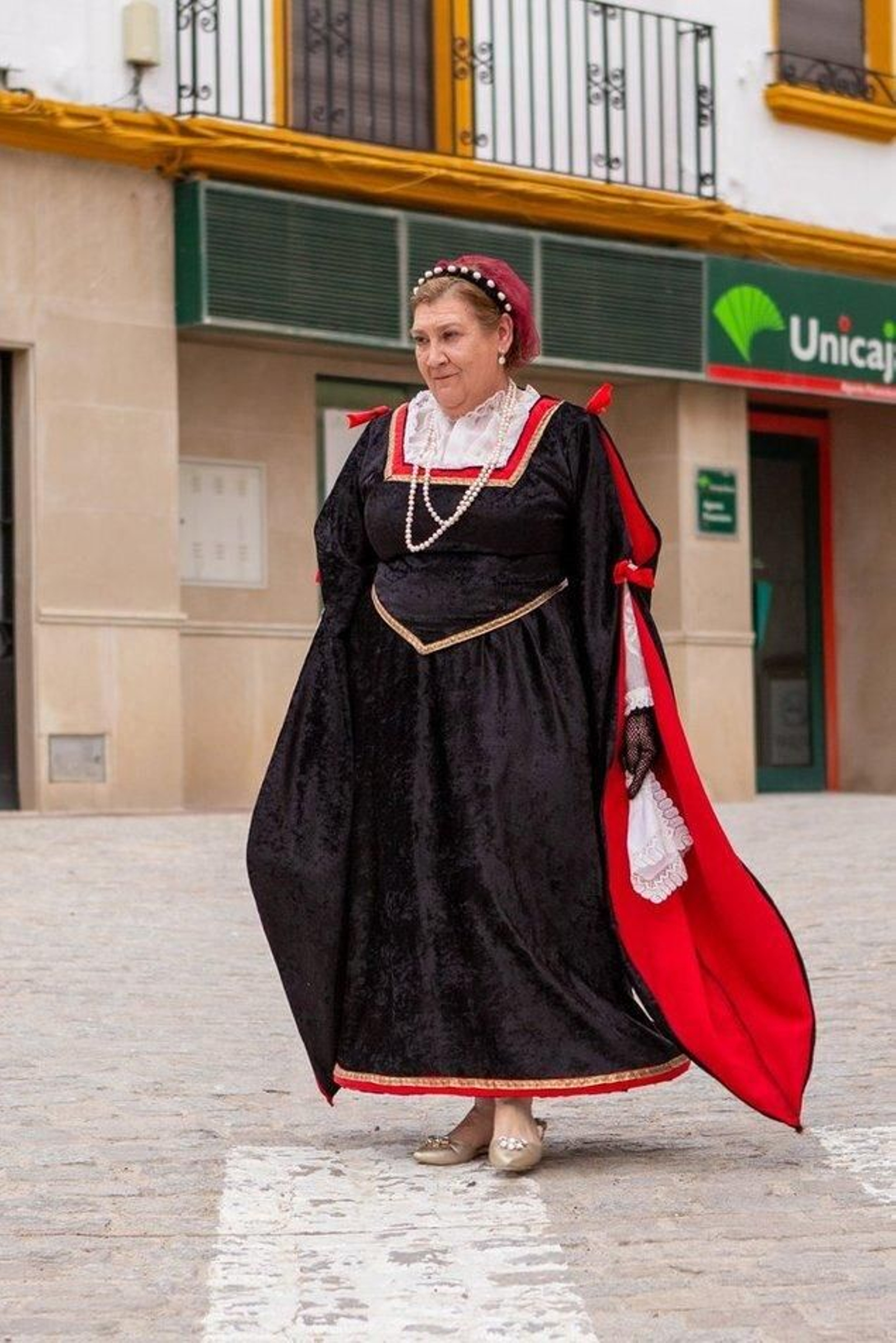 Desfile de los trajes renacentistas confeccionados por mujeres de Cazalilla.