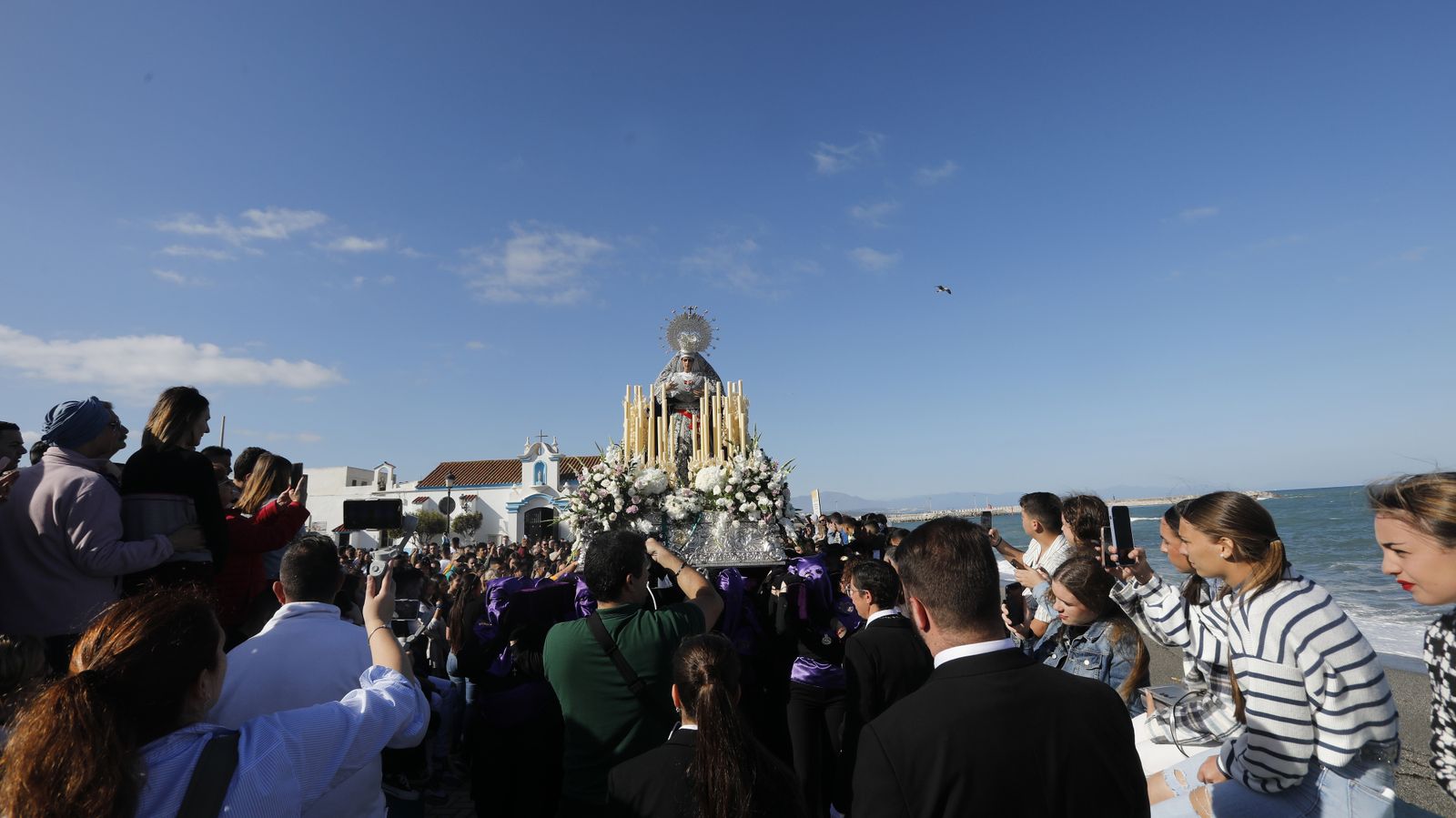 Las fotos del Viernes Santo en la Línea:  Cristo del Mar y Luz y Esperanza Nuestra, Soledad y Santo Entierro, Cristo del Amor y Misericordia y Amargura