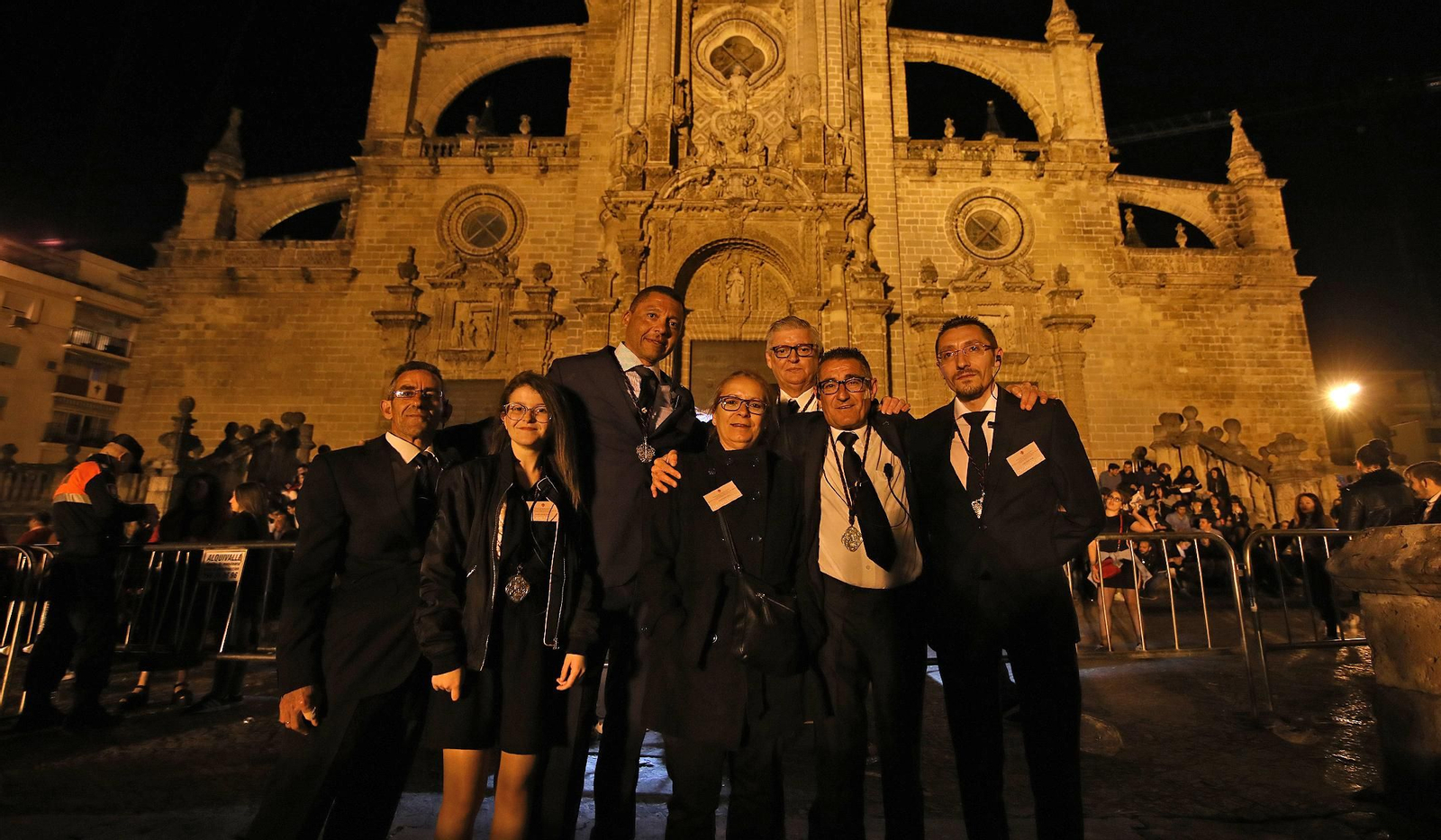 Espectacular recogida de la hermandad de La Viga en la catedral