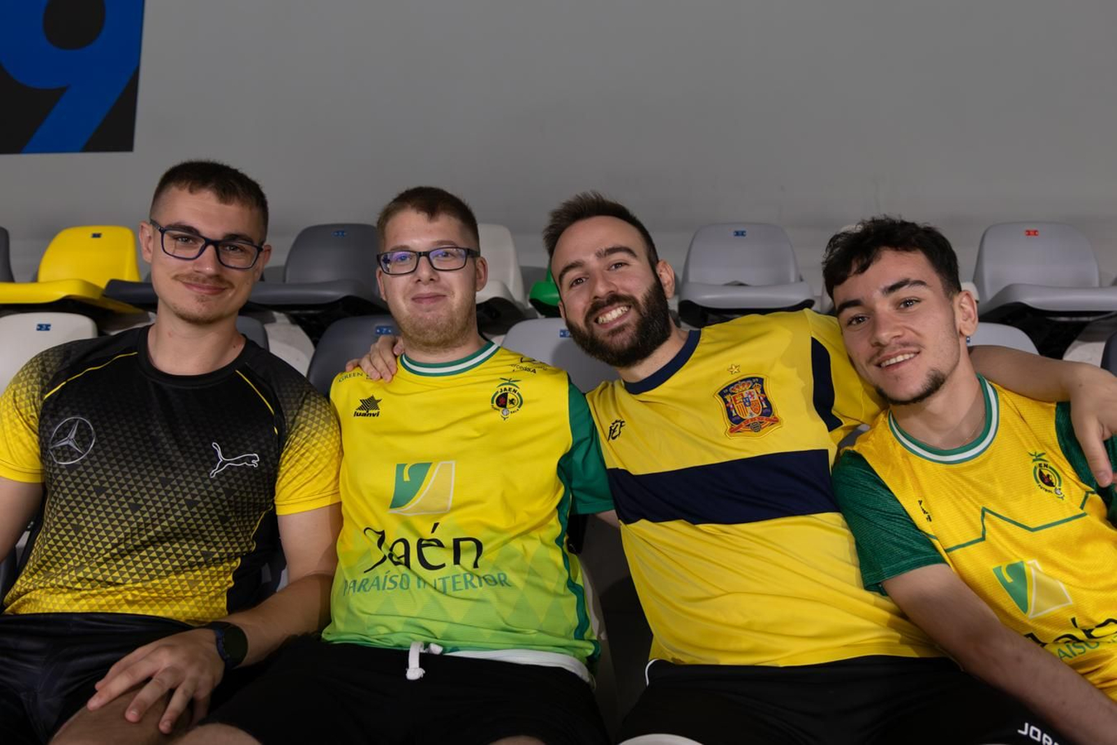 La Marea Amarilla: el alma del Olivo Arena, en imágenes