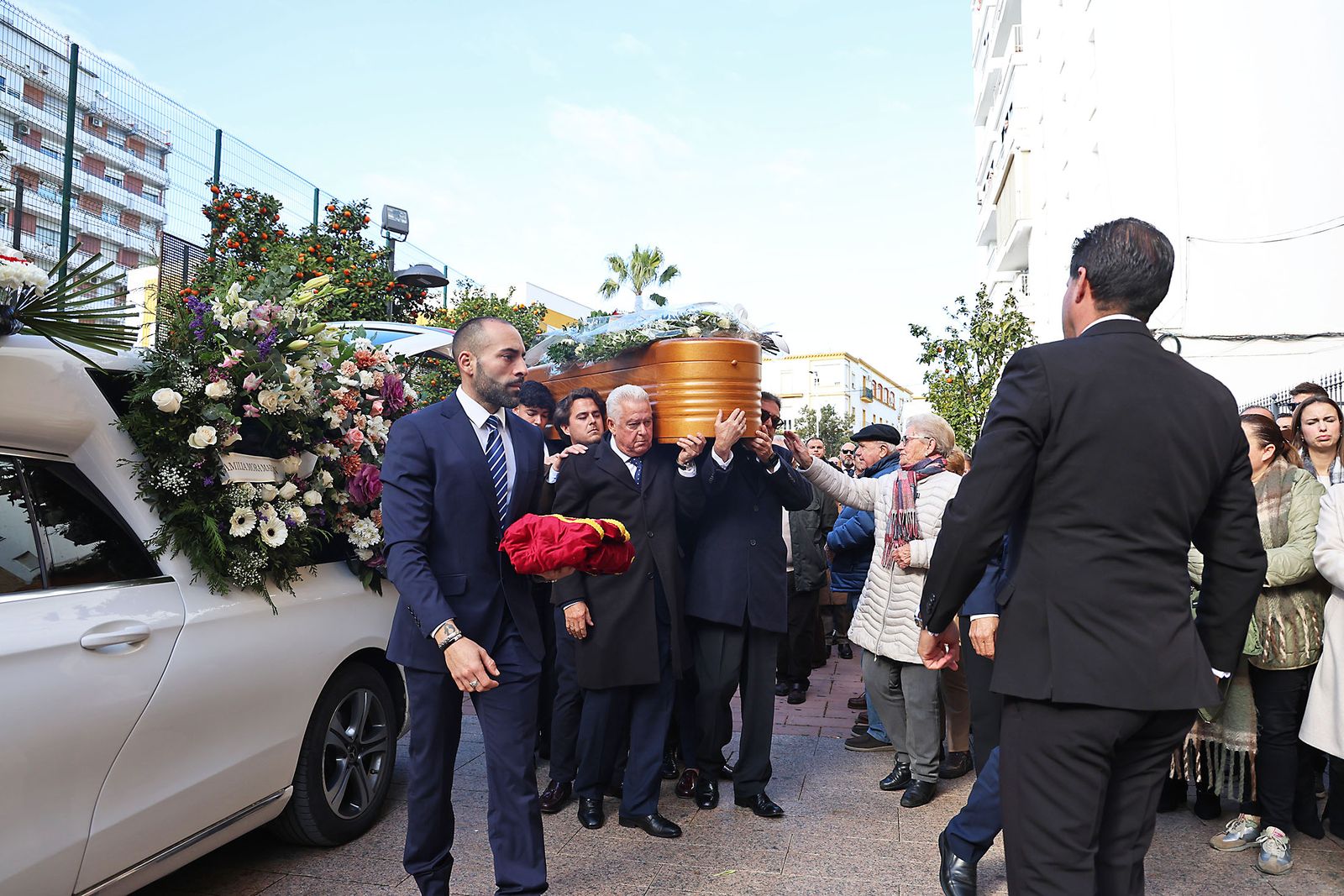 Las fotografías del emotivo adiós a Natividad de la Torre, la abuela onubense fallecida en Adamuz