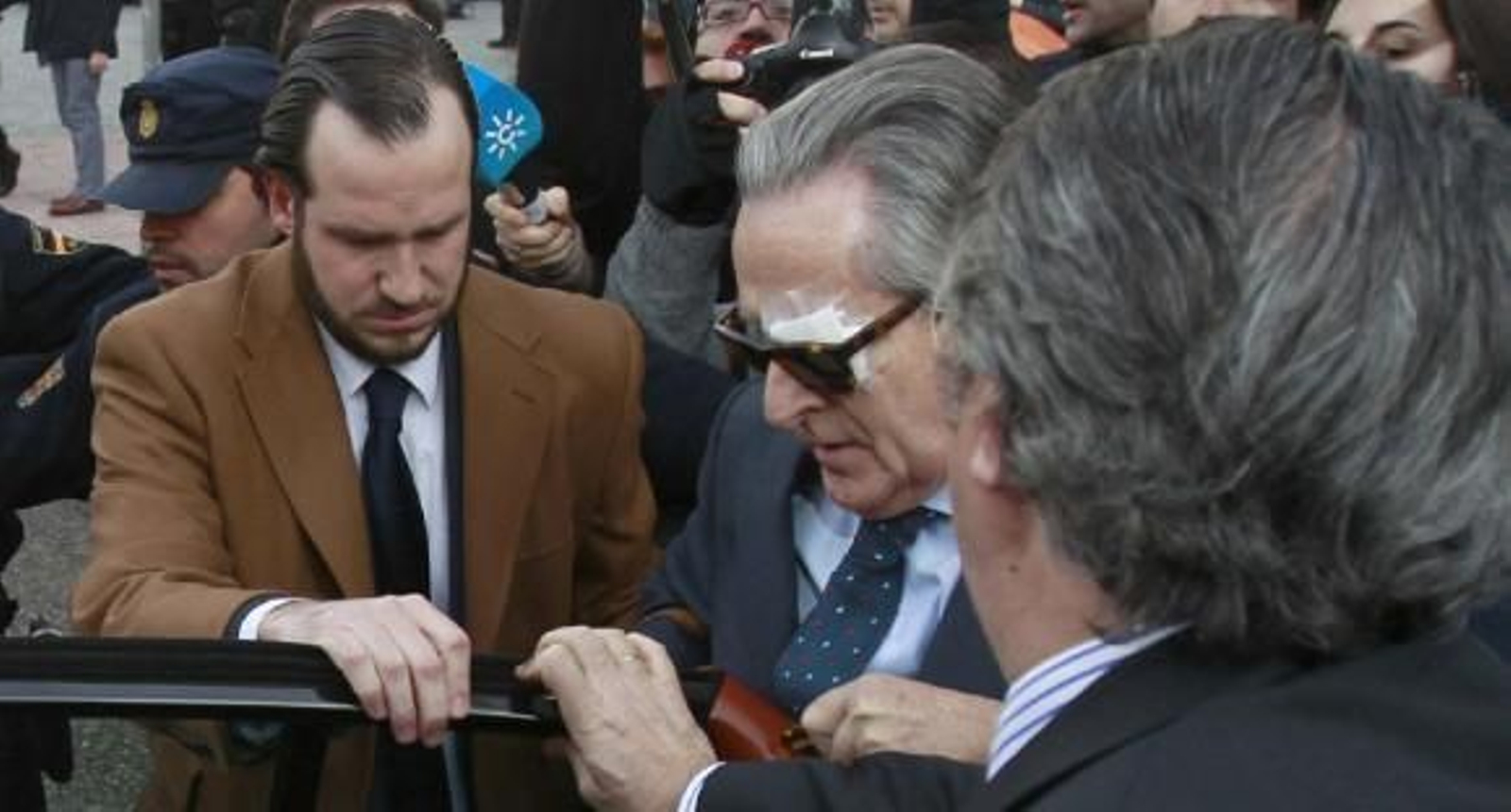 El juez decide no retirar el pasaporte a Miguel Blesa al considerar esta medida "demasiado prematura"