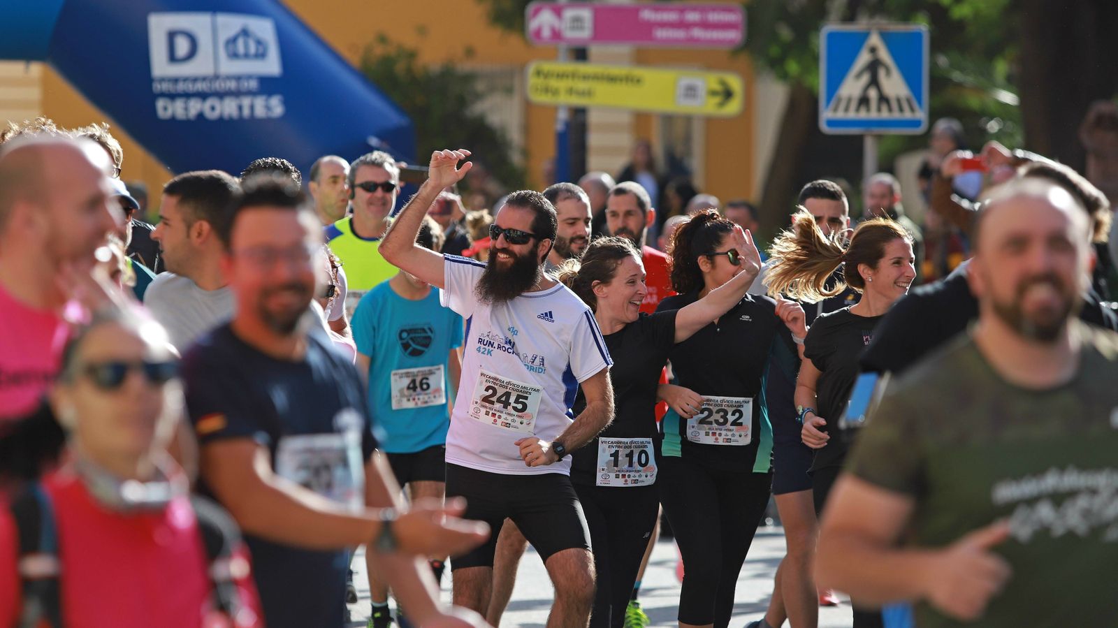 Las mejores fotos de la VIII Carrera Cívico Militar 'Entre dos ciudades'