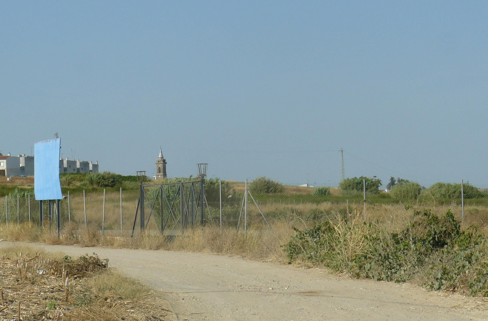 Los terrenos en los que se construirá el centro sanitario, a las afueras de Bollullos.