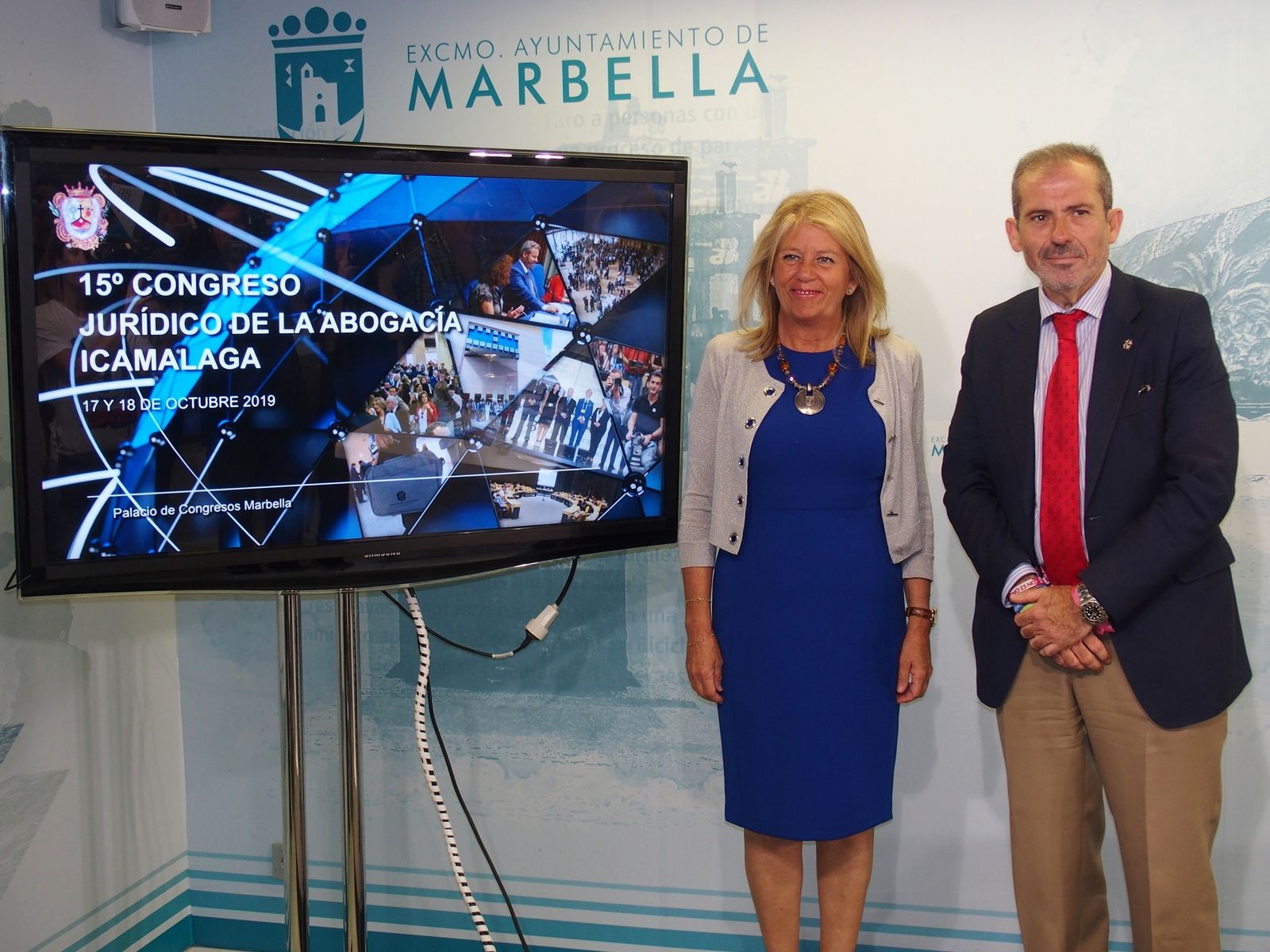 El decano del Colegio de Abogados de Málaga, Francisco Javier Lara, y la alcaldesa de Marbella, Ángeles Muñoz.