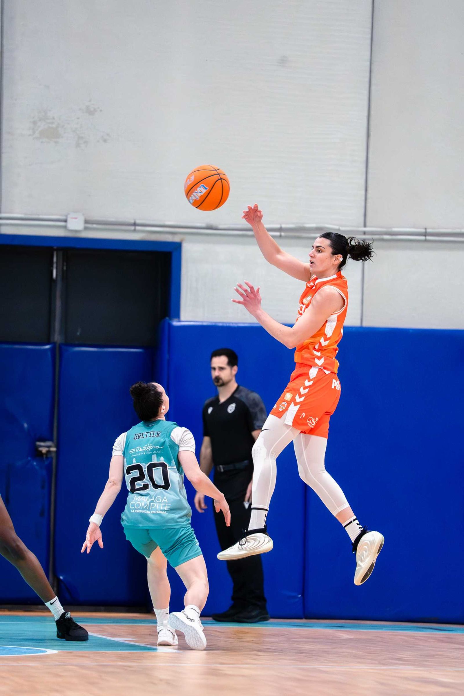 Apoteosis en Estepona; cae el campeón Valencia (67-66)