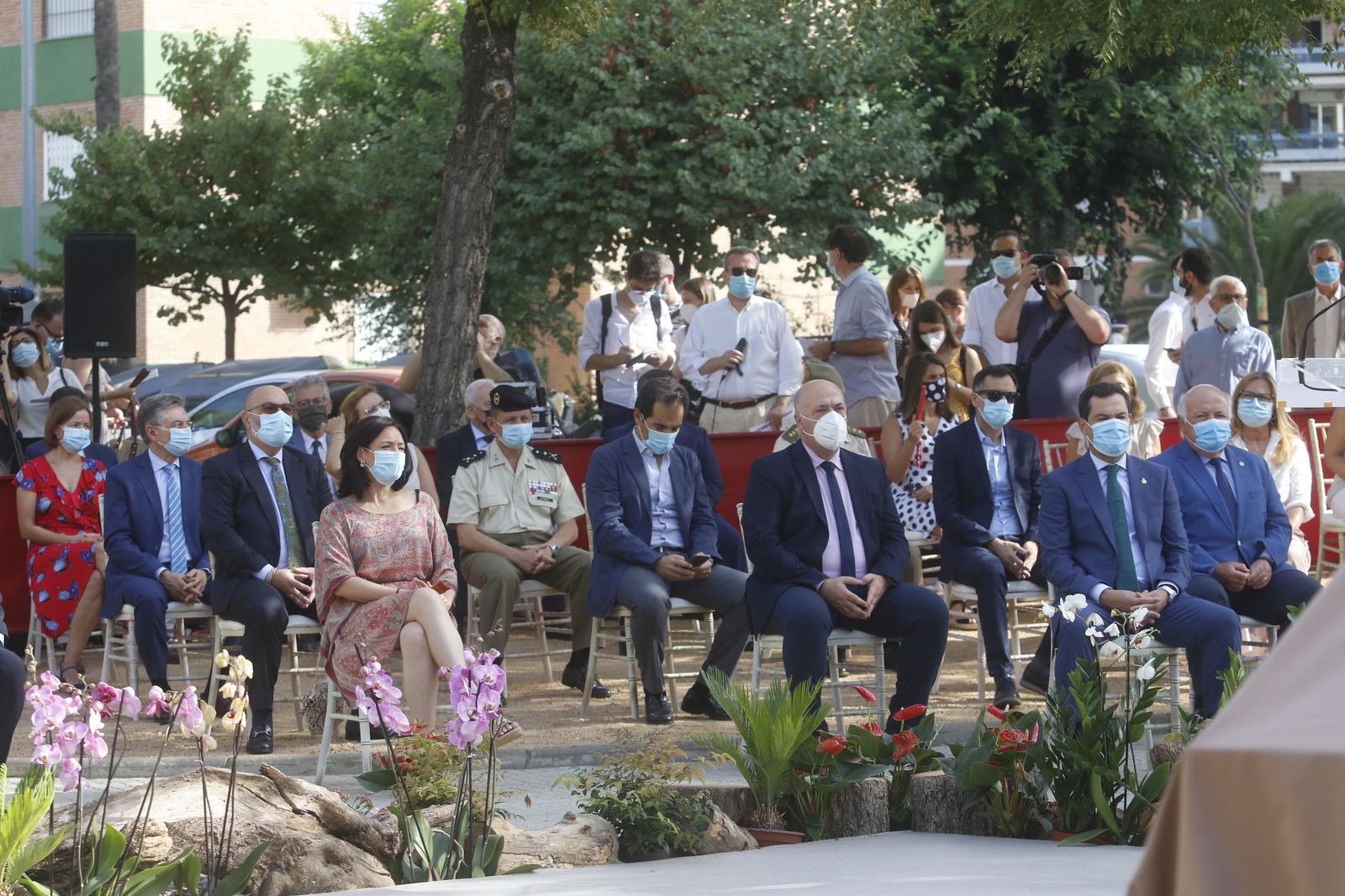 La escultura en honor a los sanitarios en Córdoba, en fotos