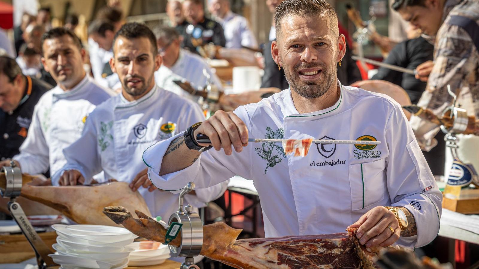 Participantes en la Feria Solidaria de Cortadores de Jamón celebrada en San Fernando.