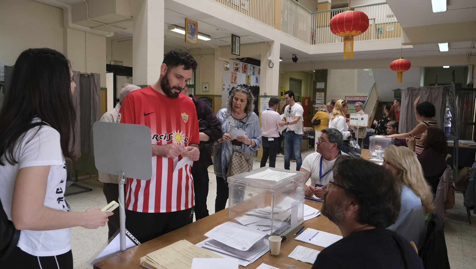 Imágenes de las votaciones en las Elecciones Municipales 2023, en Almería capital