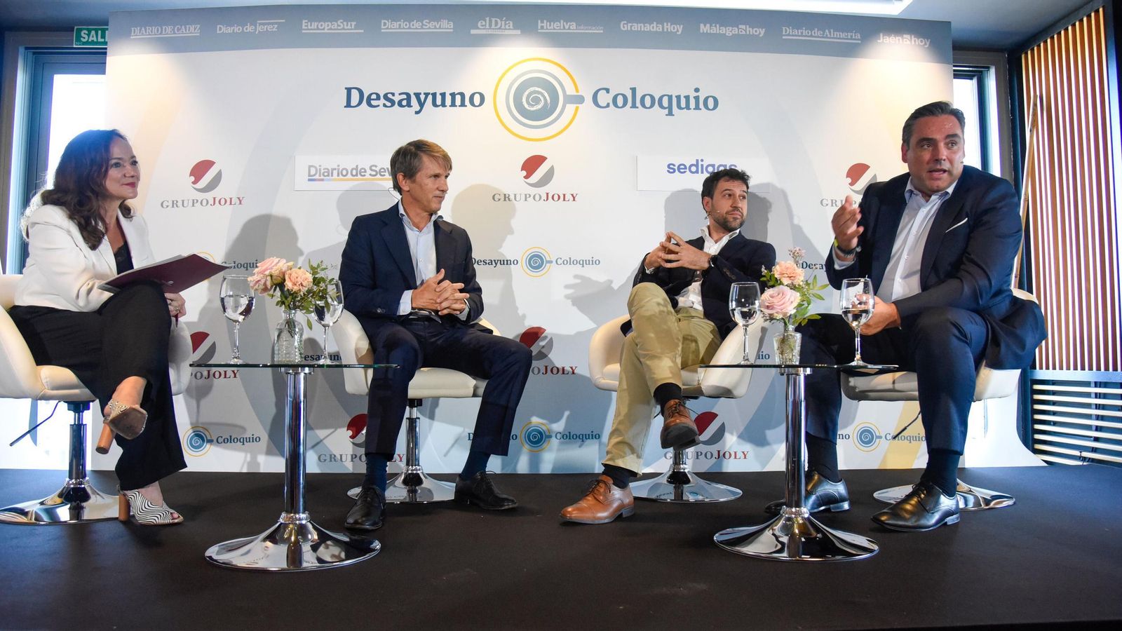 David Piñero (AGR Biogás), Héctor Palacios (Moeve) y Antonio G. Aguilar (Nedgia-Grupo Naturgy) durante la primera mesa redonda