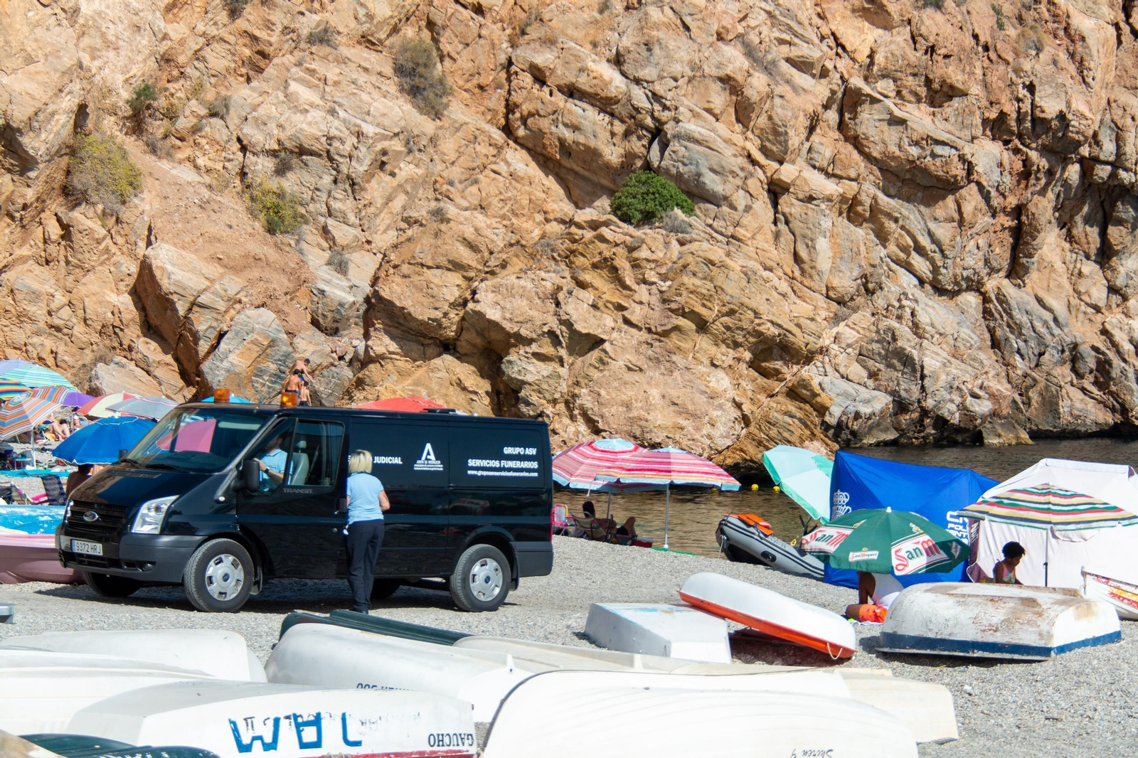 Los servicios funerarios han trasladado a los finados al Instituto Anatómico Forense de Granada
