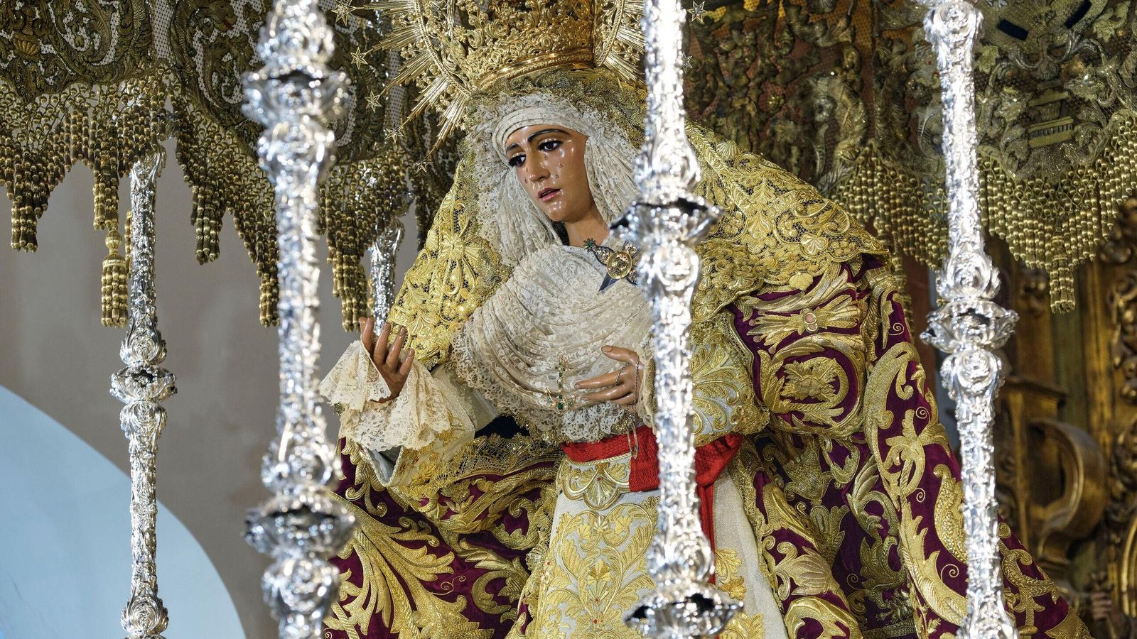 La Dolorosa de la calle Pureza, con la saya de Belmonte y la característica disposición de sus manos.