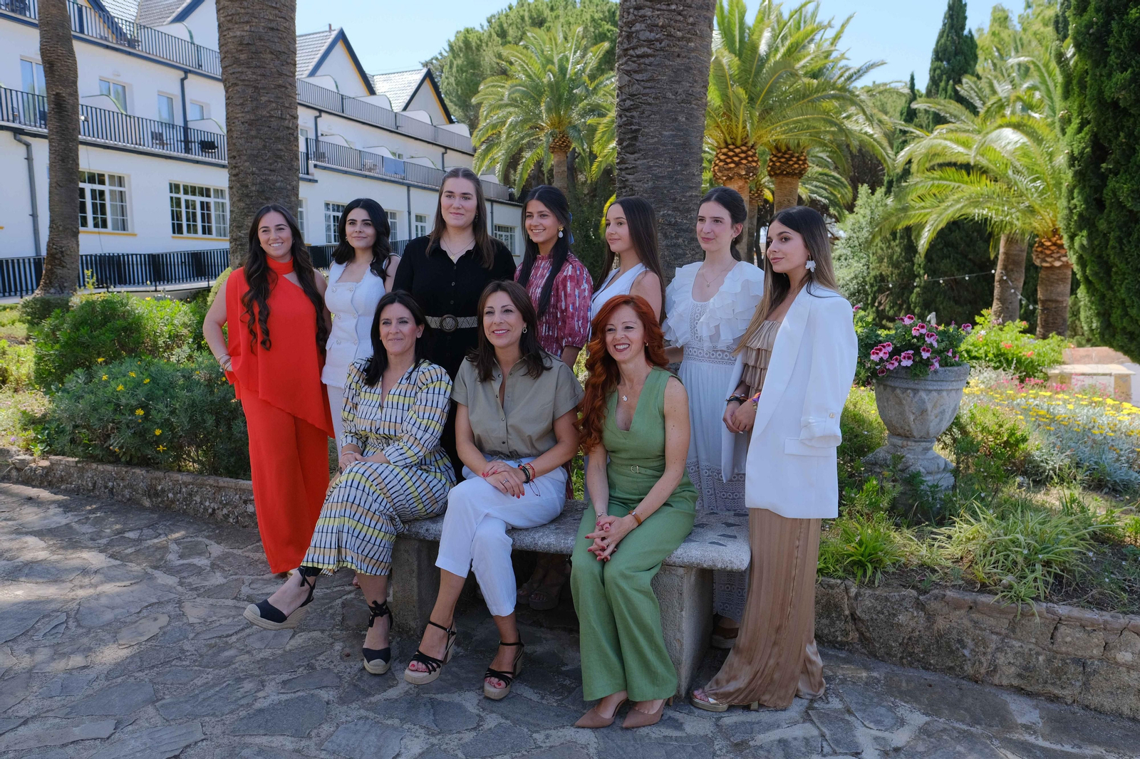 Posado oficial de las damas goyescas y su presidenta junto a la alcaldesa, delegada de Fiestas y Posado oficial de las damas goyescas y su presidenta junto a la alcaldesa, delegada de Fiestas y