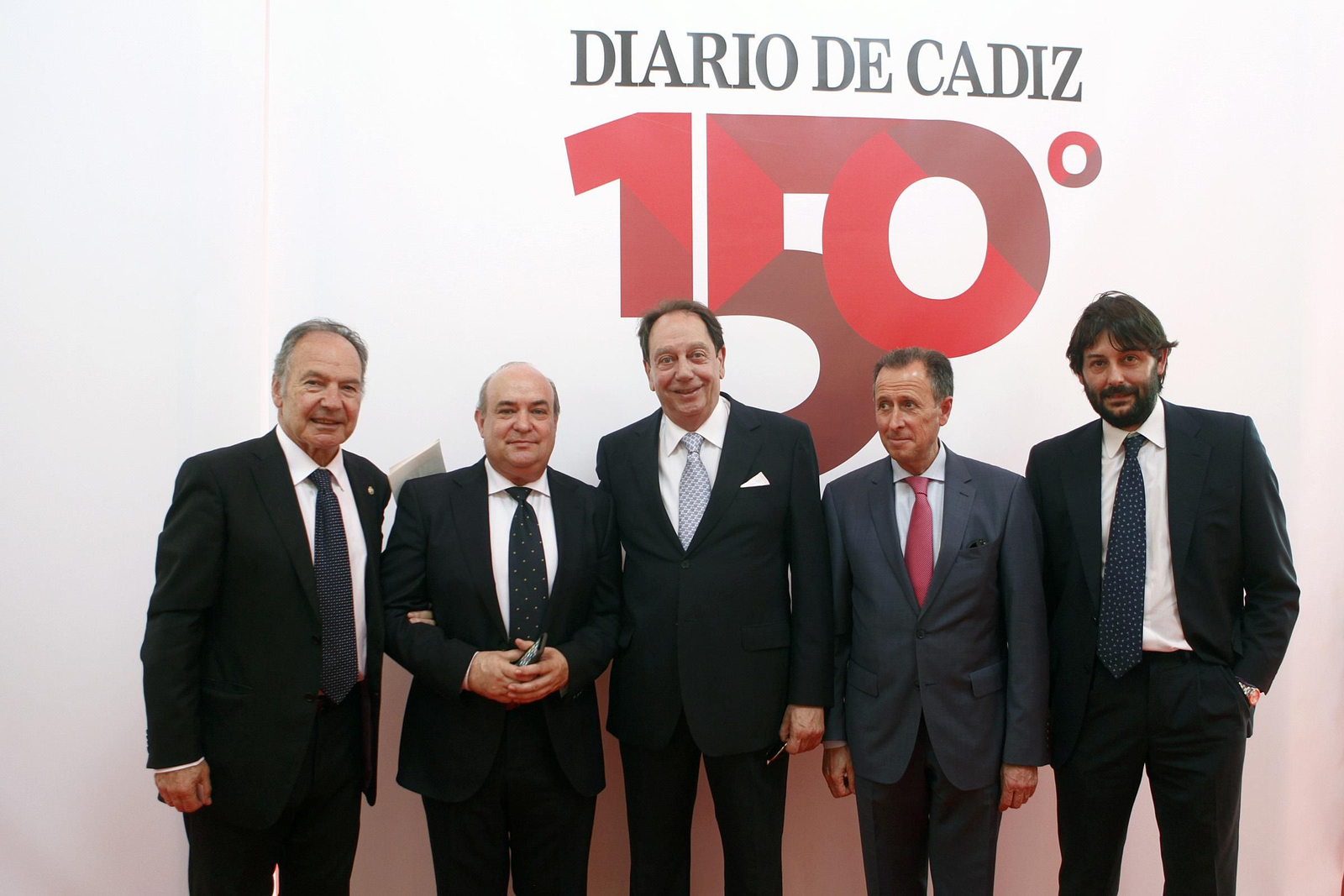Félix Fernández, de La Cepa Gallega; Pelayo García, del restaurante Terraza; Luis Machuca, José María Román, alcalde de Chiclana,  y Fabián Santana.