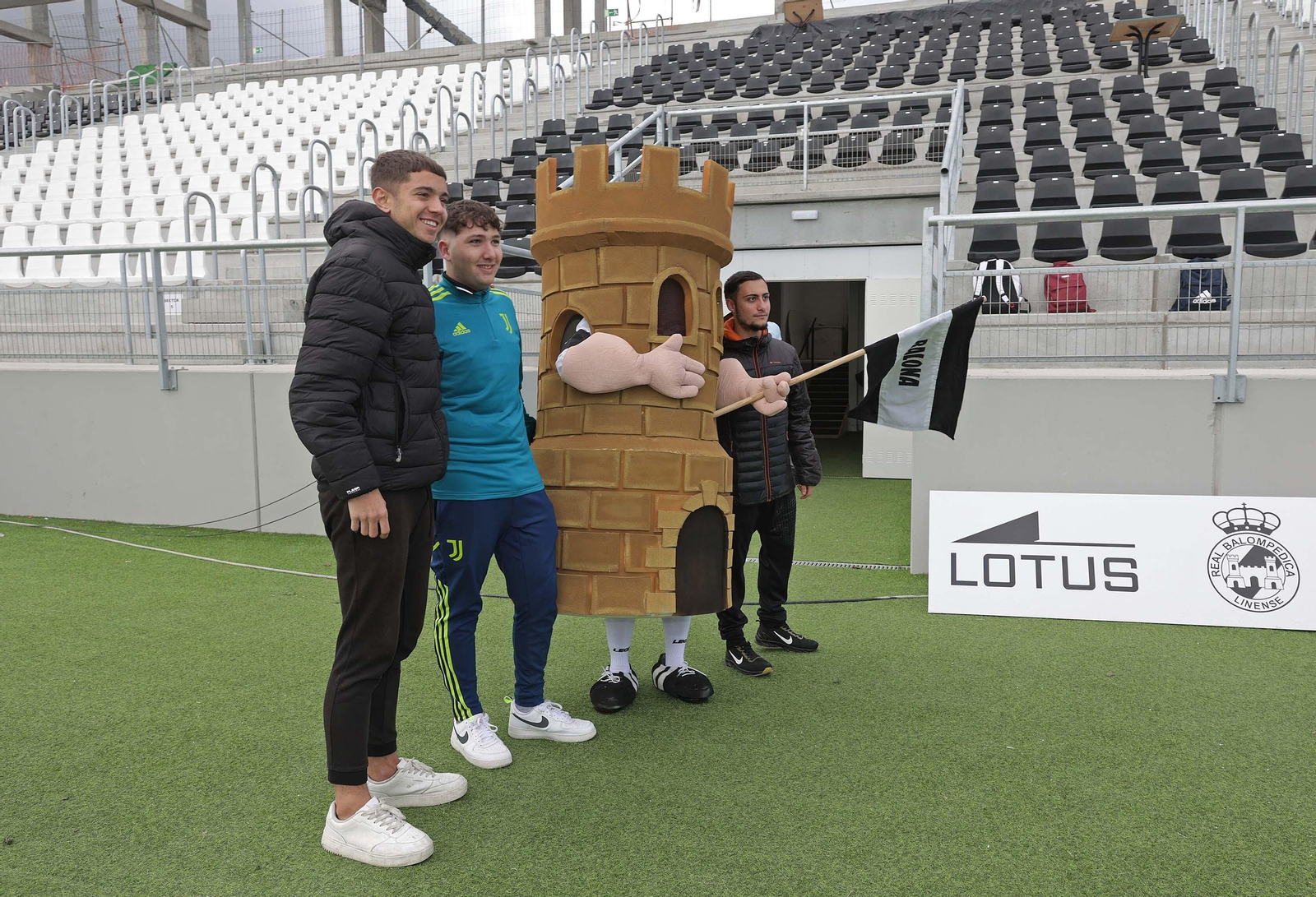 La presentación de la mascota oficial de la Balona La presentación de la mascota oficial de la Balona