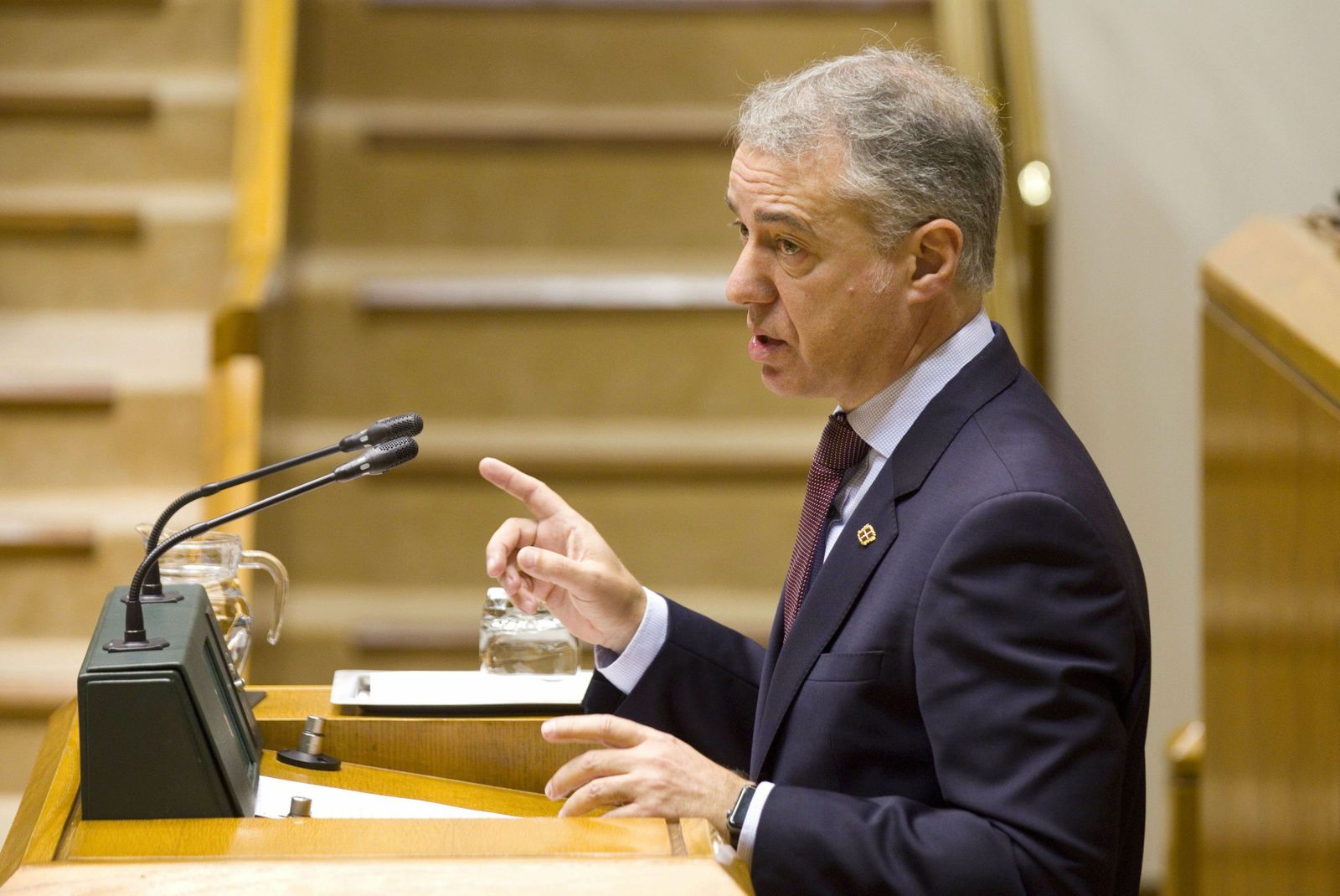 Íñigo Urkullu, en la tribuna del Parlamento vasco este viernes.