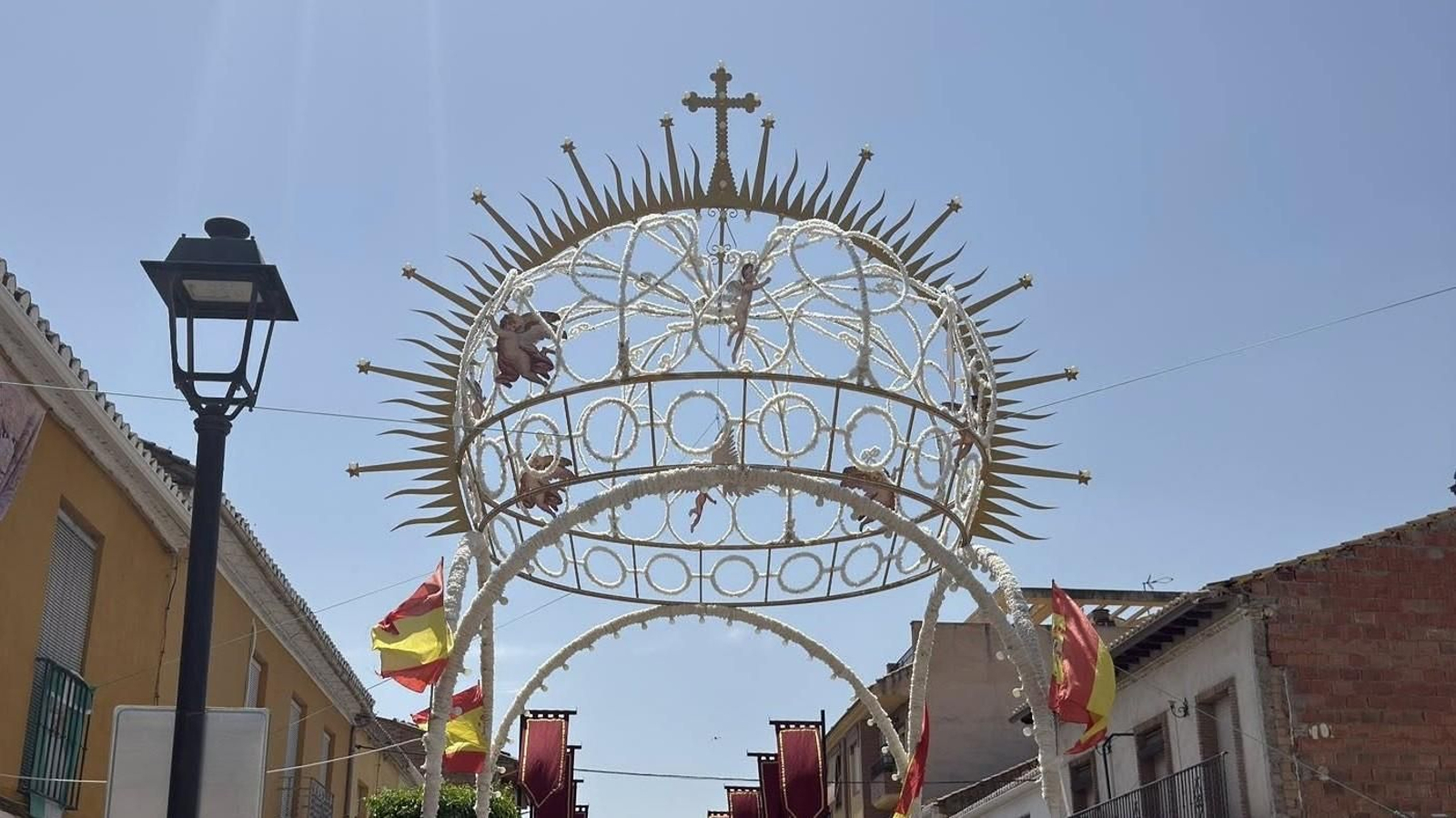 Decoración efímera en las calles de Churriana de la Vega, Agosto 2025.jpg