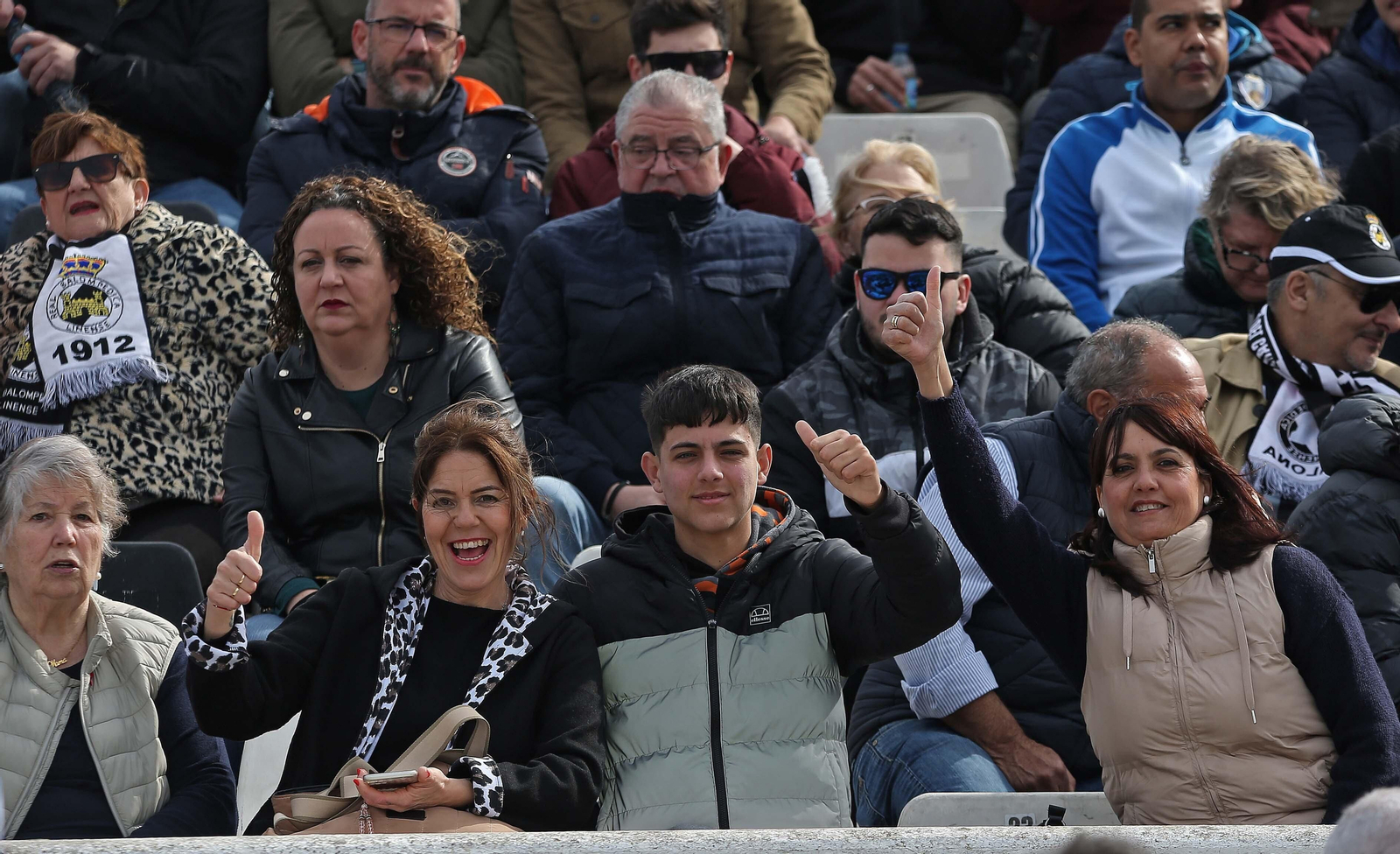 Fotos de la afición durante el Balona - Deportivo de La Coruña en el estadio municipal de La Línea